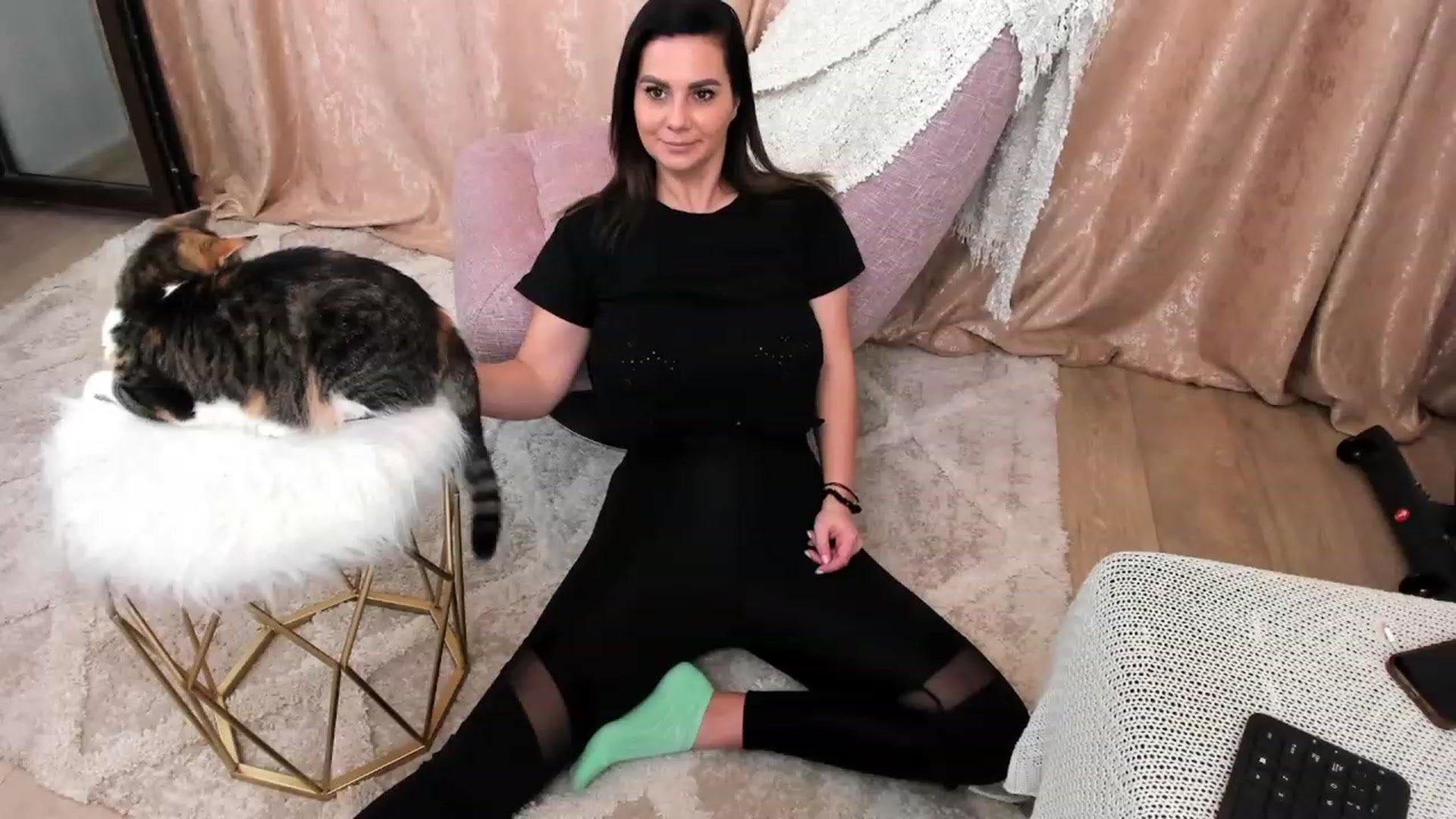 Gallery image thumbnail from MissFairy's myfreecams stream on, 12/18/2022, 20:50 image 11 of 20