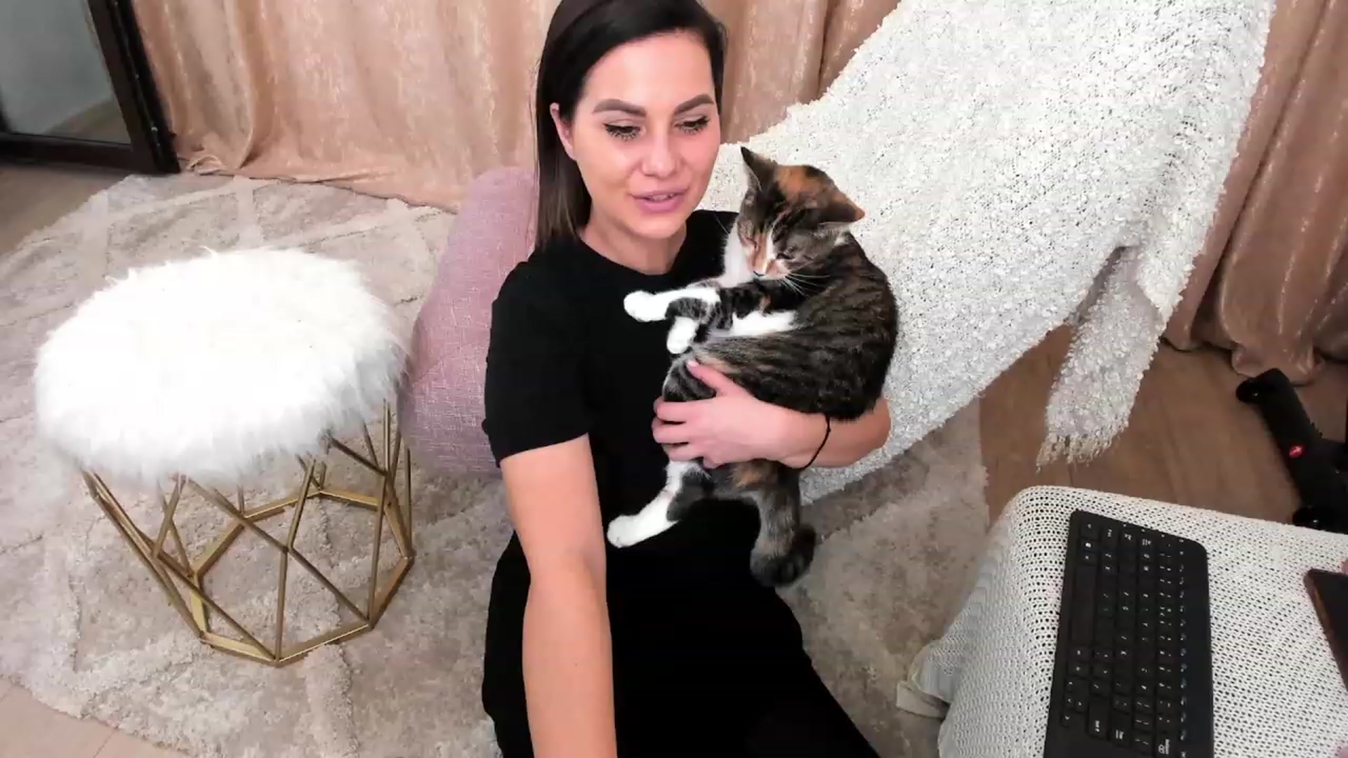 Gallery image thumbnail from MissFairy's myfreecams stream on, 12/18/2022, 23:40 image 11 of 20