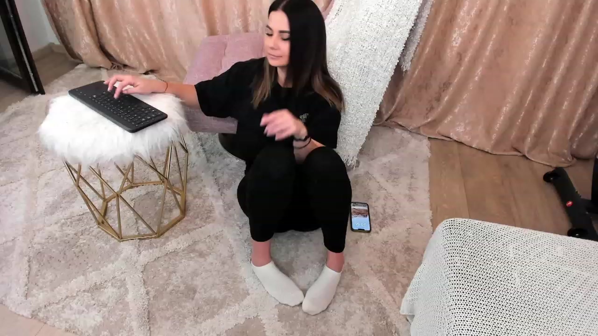 Gallery image thumbnail from MissFairy's myfreecams stream on, 12/20/2022, 18:56 image 18 of 20