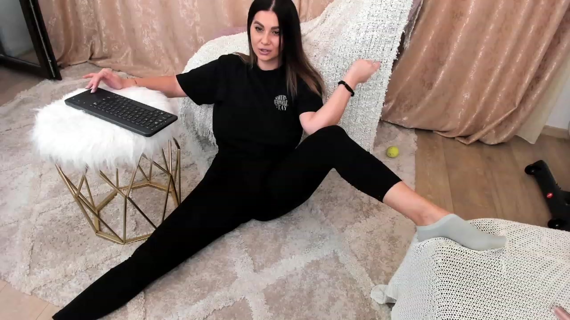 Gallery image thumbnail from MissFairy's myfreecams stream on, 12/28/2022, 17:15 image 7 of 20