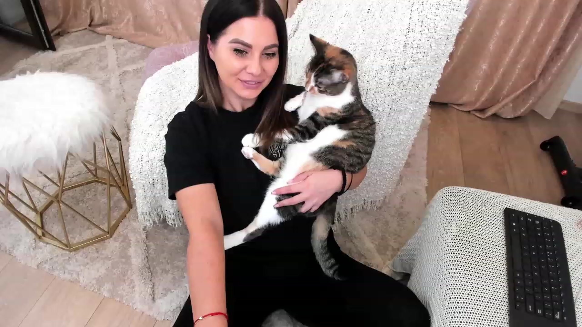 Gallery image thumbnail from MissFairy's myfreecams stream on, 12/28/2022, 18:30 image 12 of 20