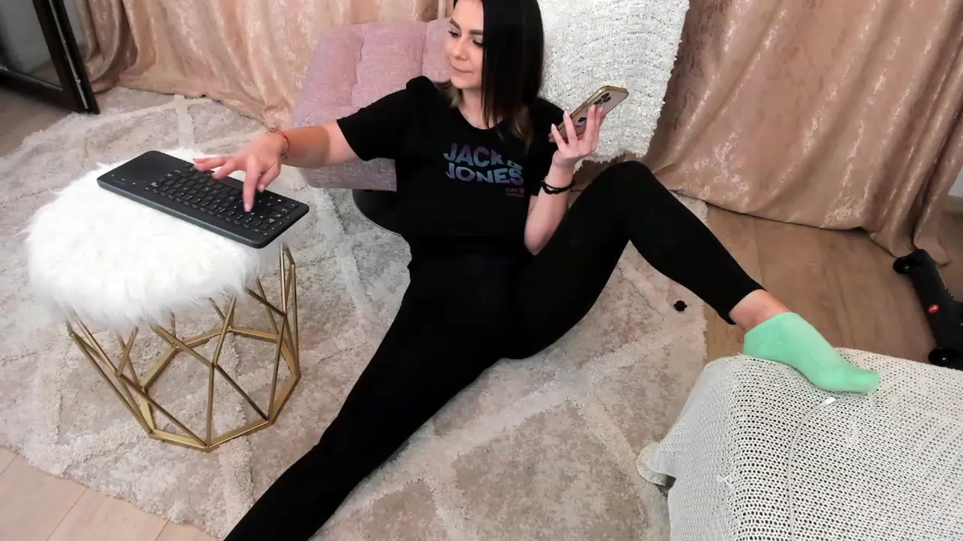 Gallery image thumbnail from MissFairy's myfreecams stream on, 01/03/2023, 22:22 image 10 of 20