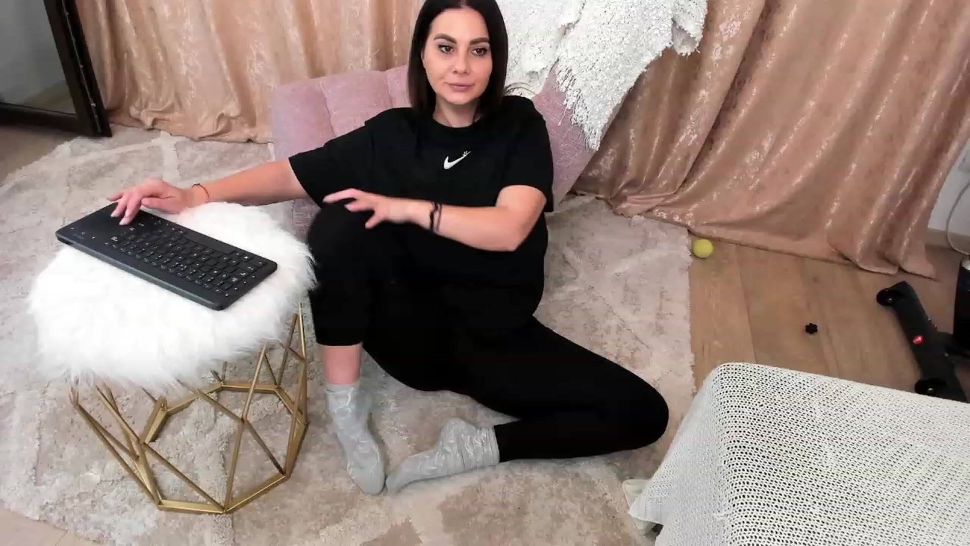 Gallery image thumbnail from MissFairy's myfreecams stream on, 01/07/2023, 22:59 image 15 of 20