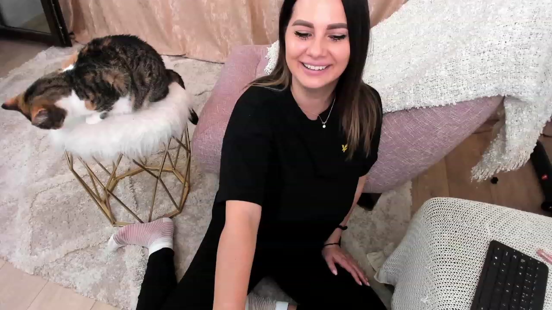 Gallery image thumbnail from MissFairy's myfreecams stream on, 01/08/2023, 22:17 image 19 of 20