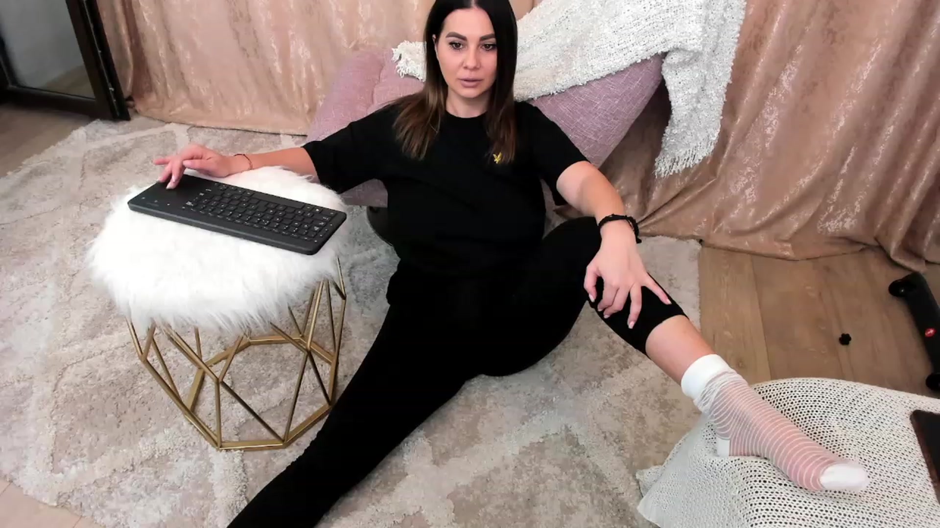 Gallery image thumbnail from MissFairy's myfreecams stream on, 01/08/2023, 22:17 image 2 of 20