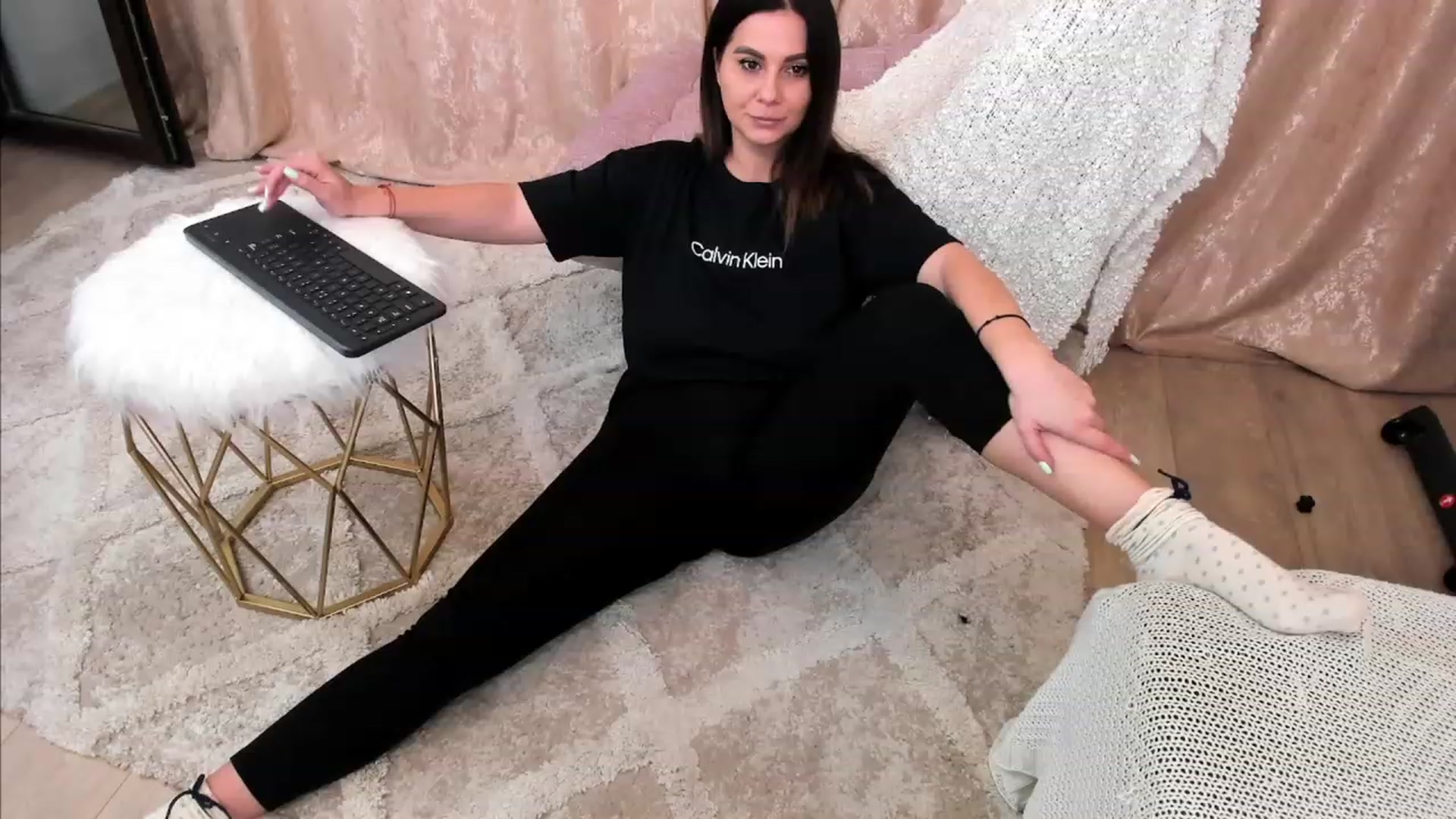 Gallery image thumbnail from MissFairy's myfreecams stream on, 01/12/2023, 21:04 image 14 of 20