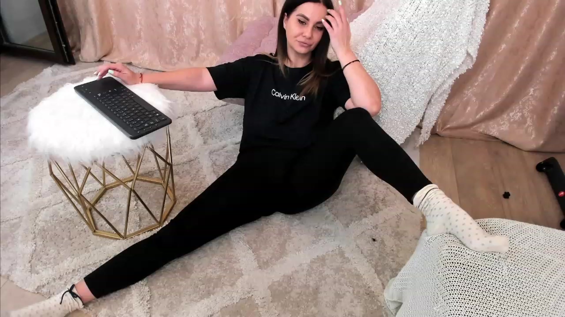 Gallery image thumbnail from MissFairy's myfreecams stream on, 01/12/2023, 21:04 image 12 of 20