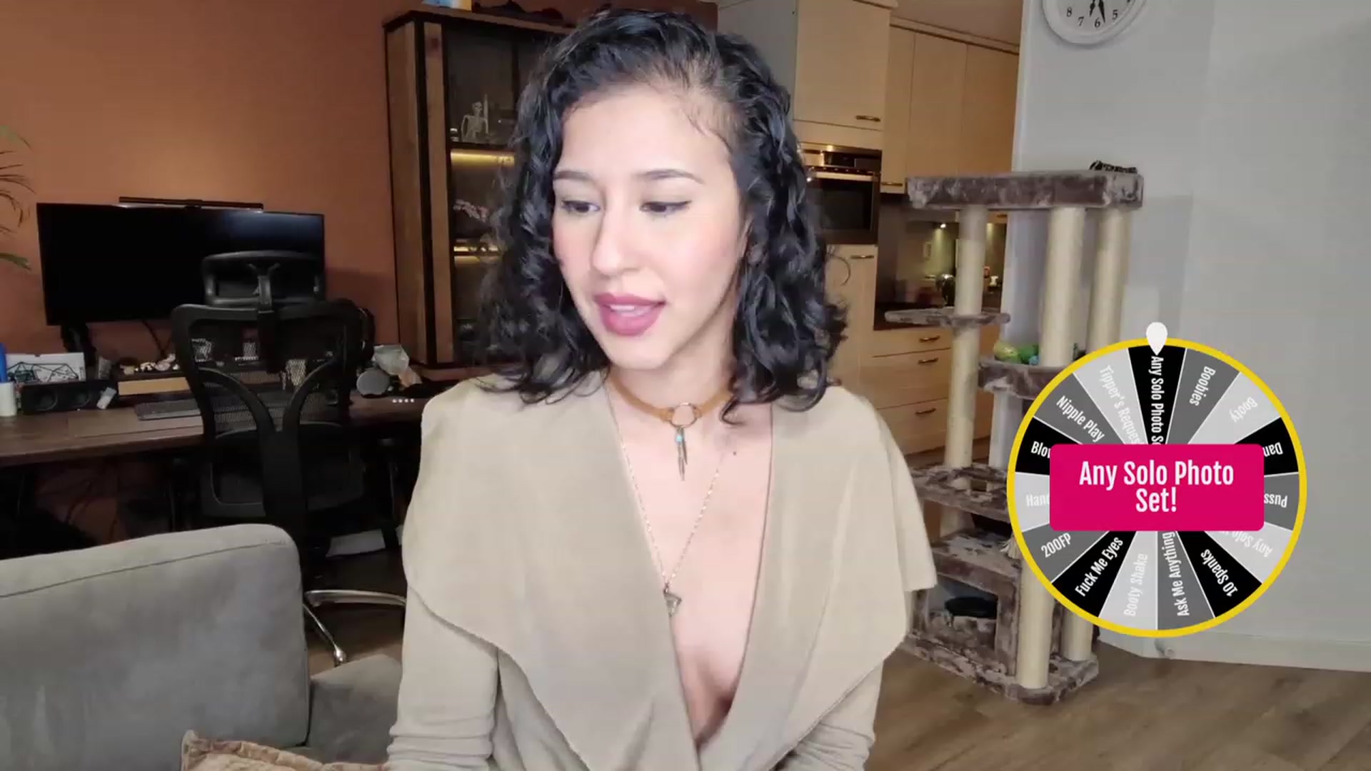 Gallery image thumbnail from MissFine's myfreecams stream on, 12/08/2022, 05:52 image 11 of 20