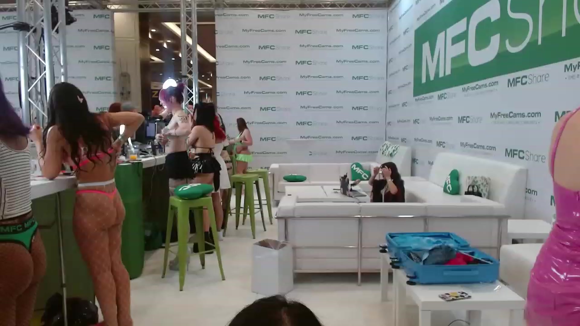 Gallery image thumbnail from MissFine's myfreecams stream on, 01/07/2023, 01:02 image 13 of 20