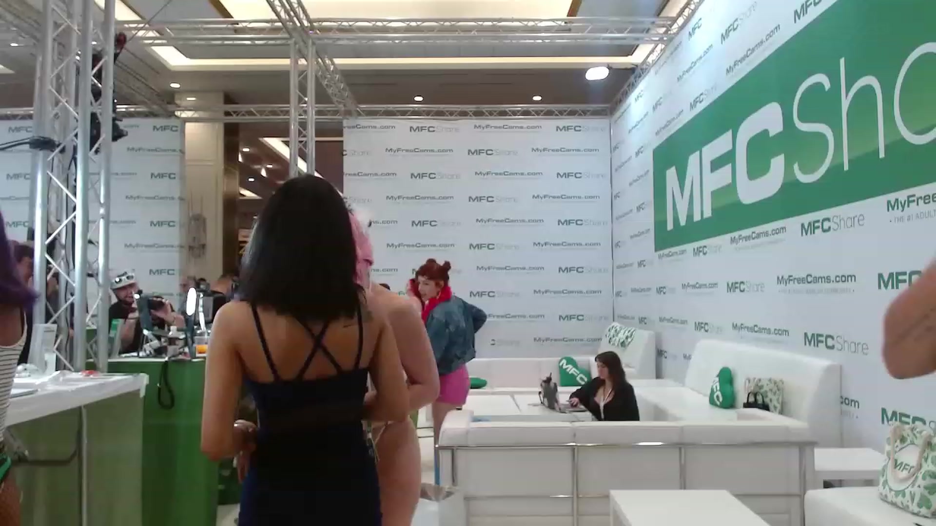 Gallery image thumbnail from MissFine's myfreecams stream on, 01/07/2023, 01:02 image 10 of 20