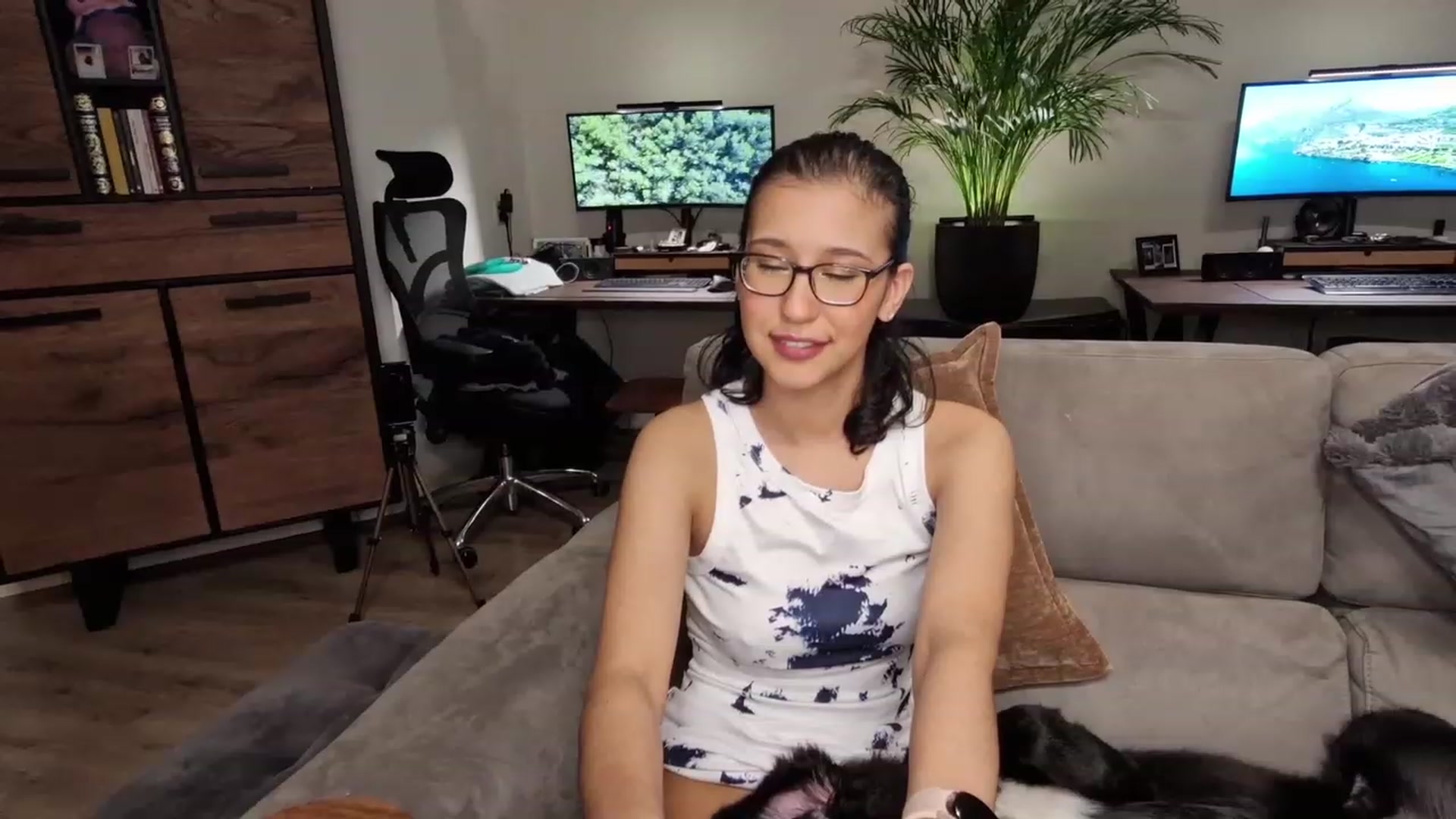 Gallery image thumbnail from MissFine's myfreecams stream on, 02/03/2023, 22:54 image 9 of 20
