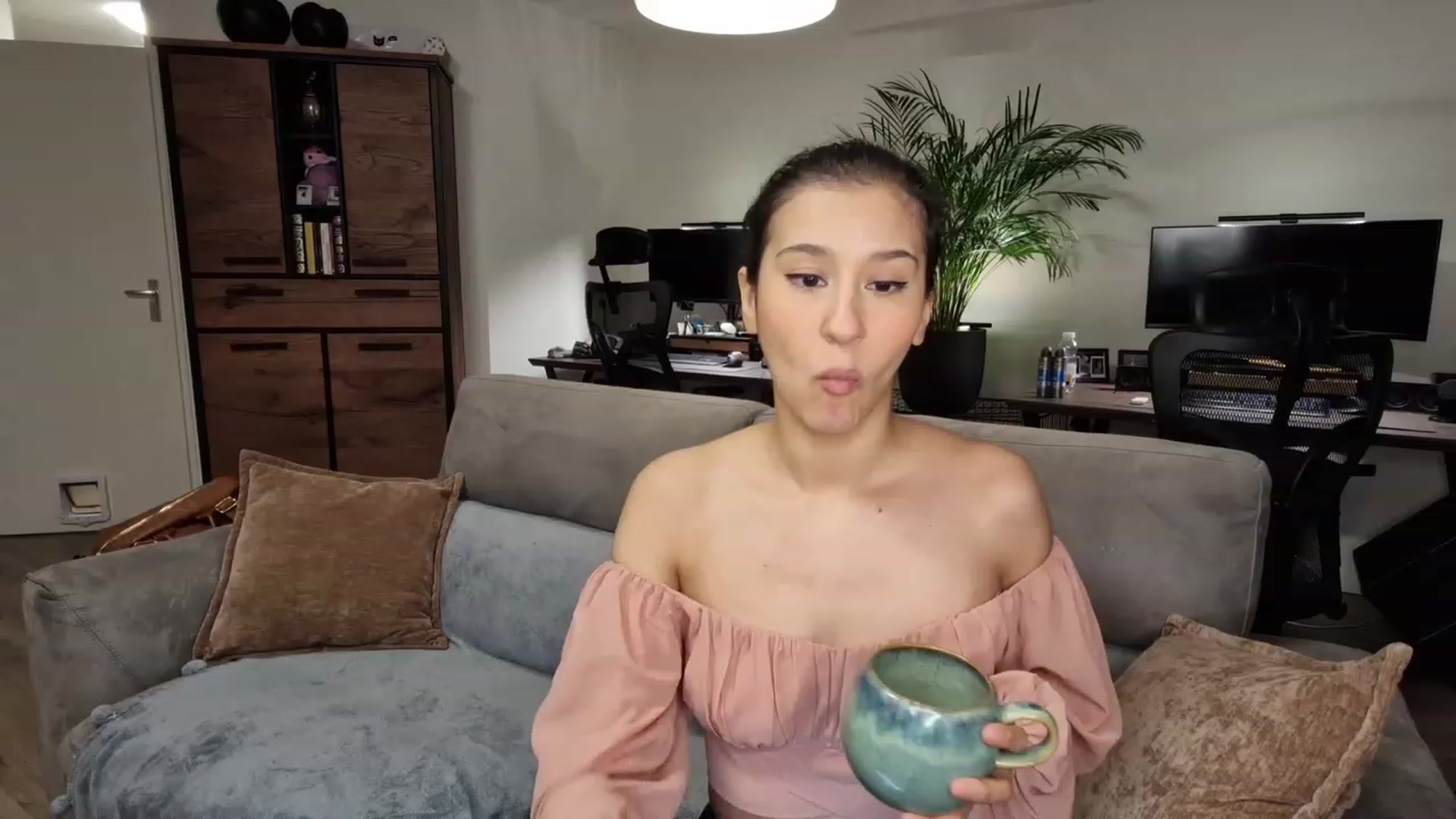 Gallery image thumbnail from MissFine's myfreecams stream on, 03/20/2023, 05:10 image 9 of 20