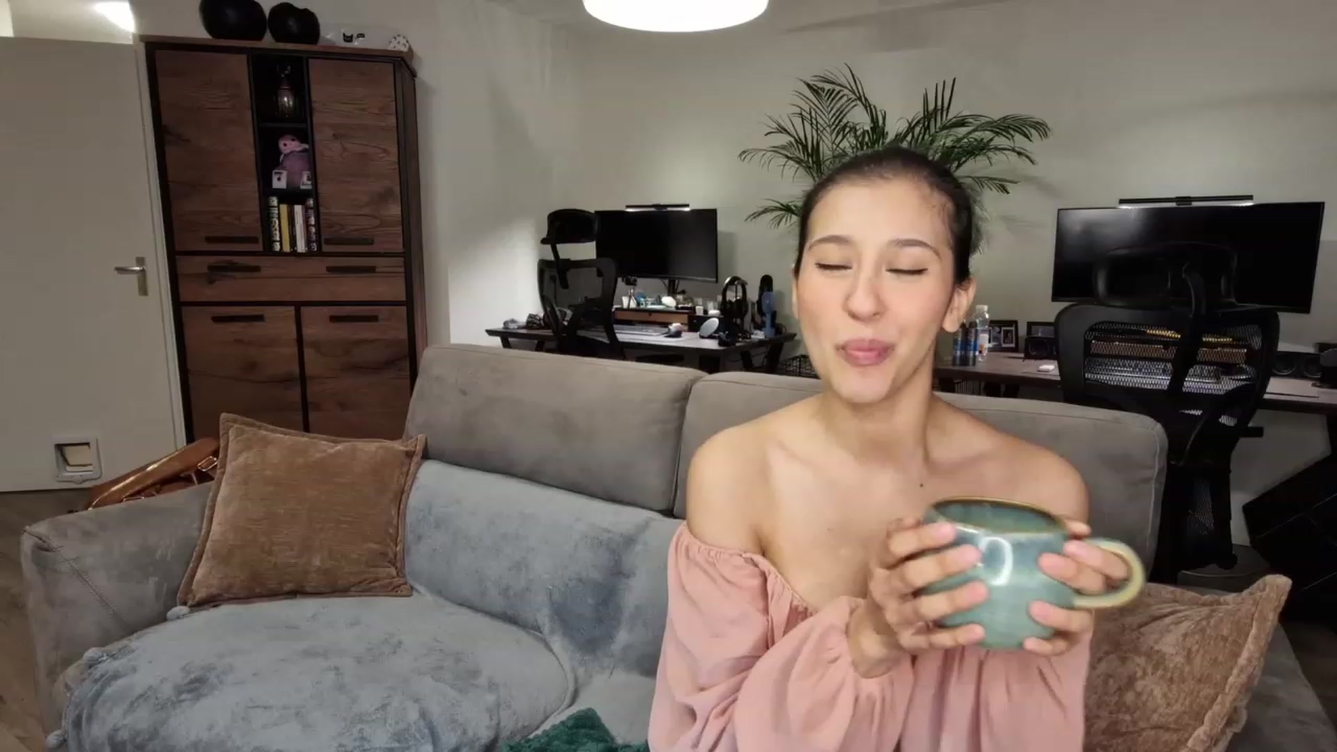 Gallery image thumbnail from MissFine's myfreecams stream on, 03/20/2023, 05:10 image 8 of 20