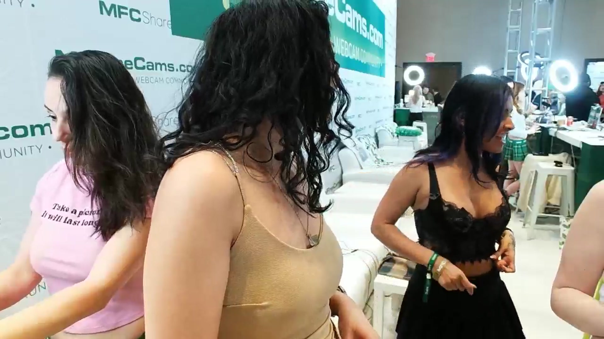 Gallery image thumbnail from MissFine's myfreecams stream on, 01/23/2025, 24:01 image 11 of 20