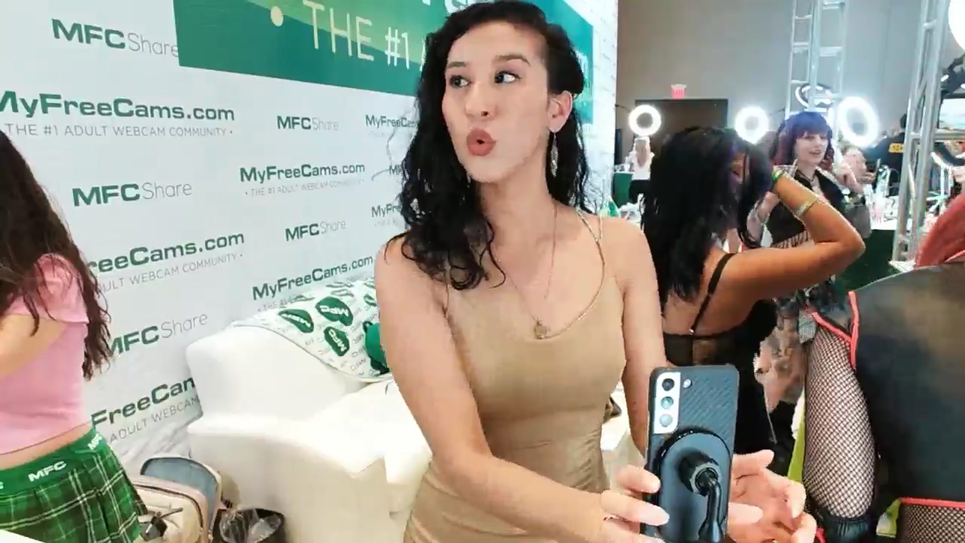 Gallery image thumbnail from MissFine's myfreecams stream on, 01/23/2025, 01:10 image 10 of 20