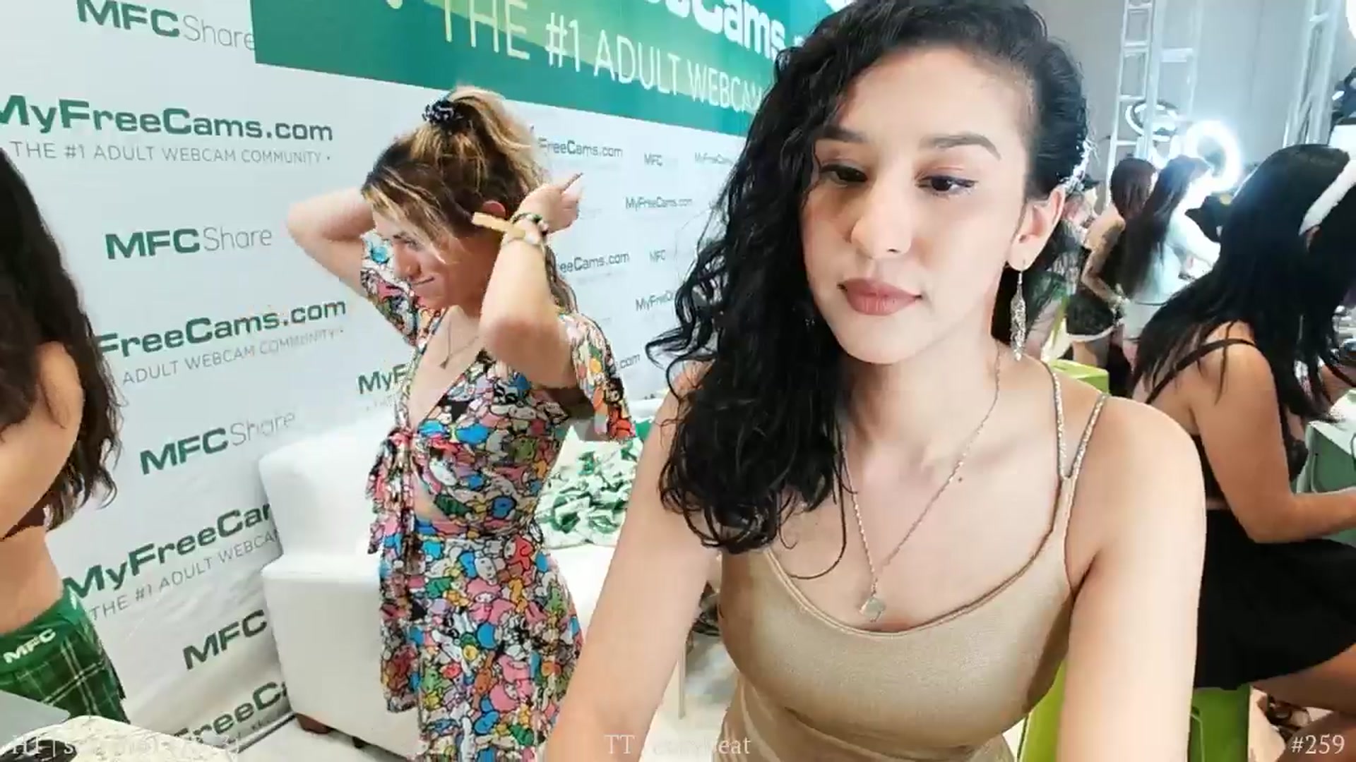 Gallery image thumbnail from MissFine's myfreecams stream on, 01/23/2025, 03:15 image 10 of 20