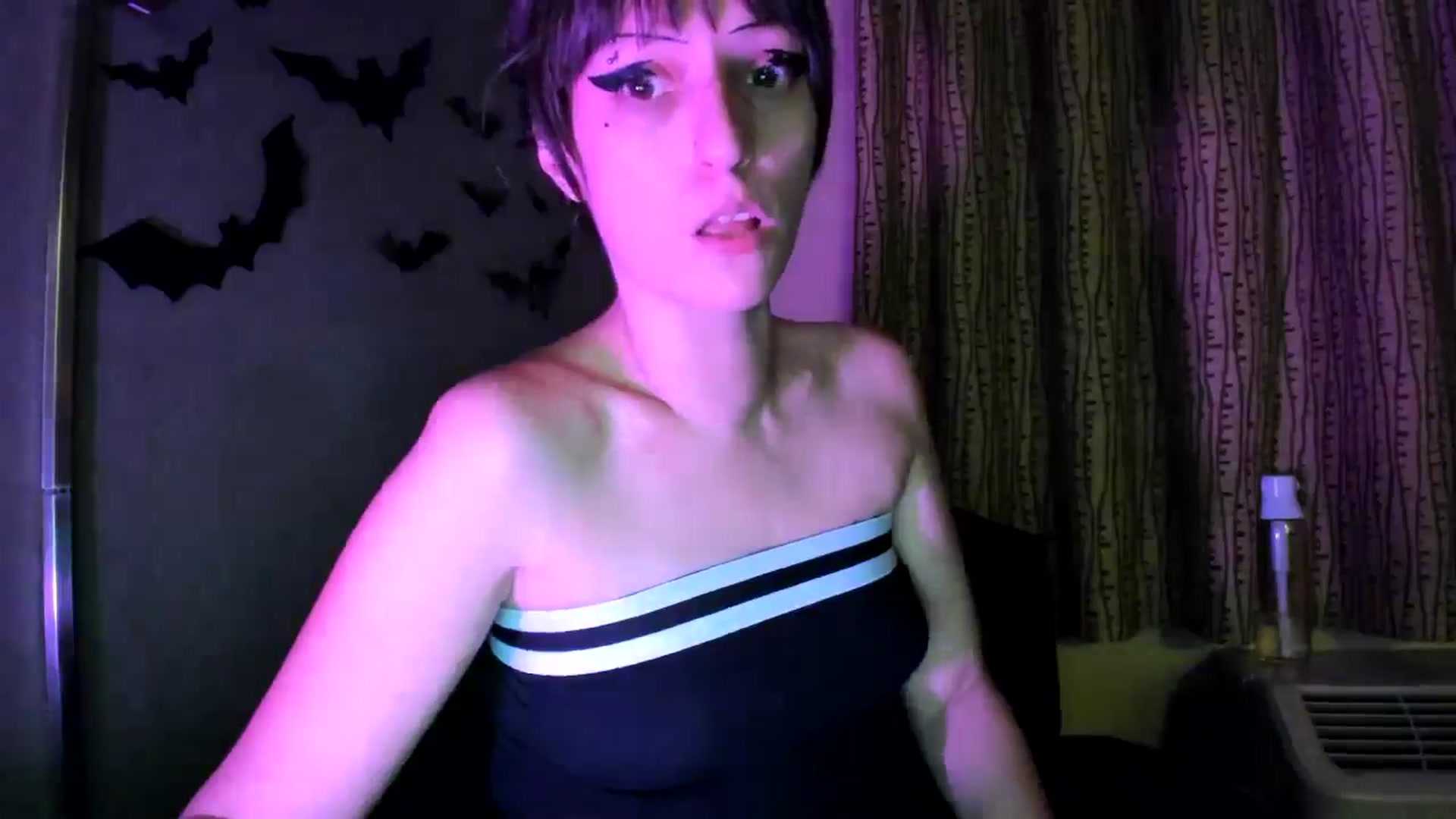 Gallery image thumbnail from MissFrankie's myfreecams stream on, 12/21/2025, 11:12 image 10 of 20