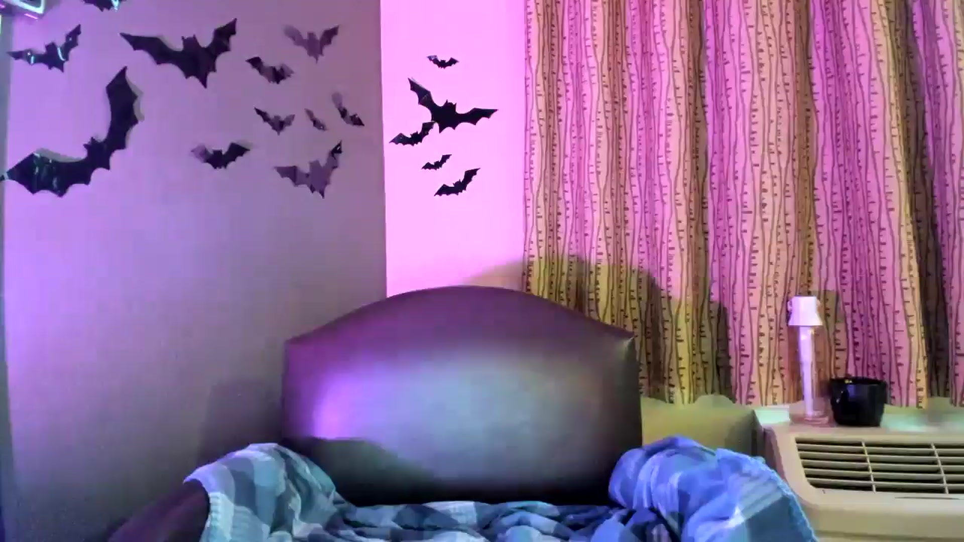 Gallery image thumbnail from MissFrankie's myfreecams stream on, 12/22/2025, 16:20 image 18 of 20