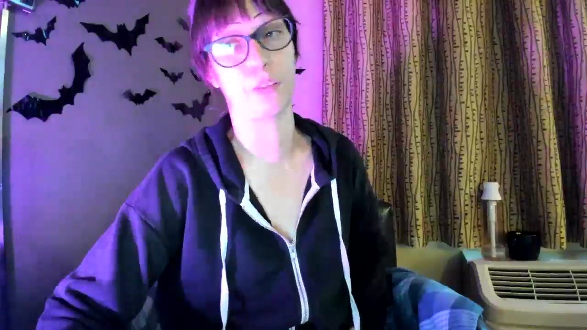 Gallery image thumbnail from MissFrankie's myfreecams stream on, 12/22/2025, 16:20 image 12 of 20
