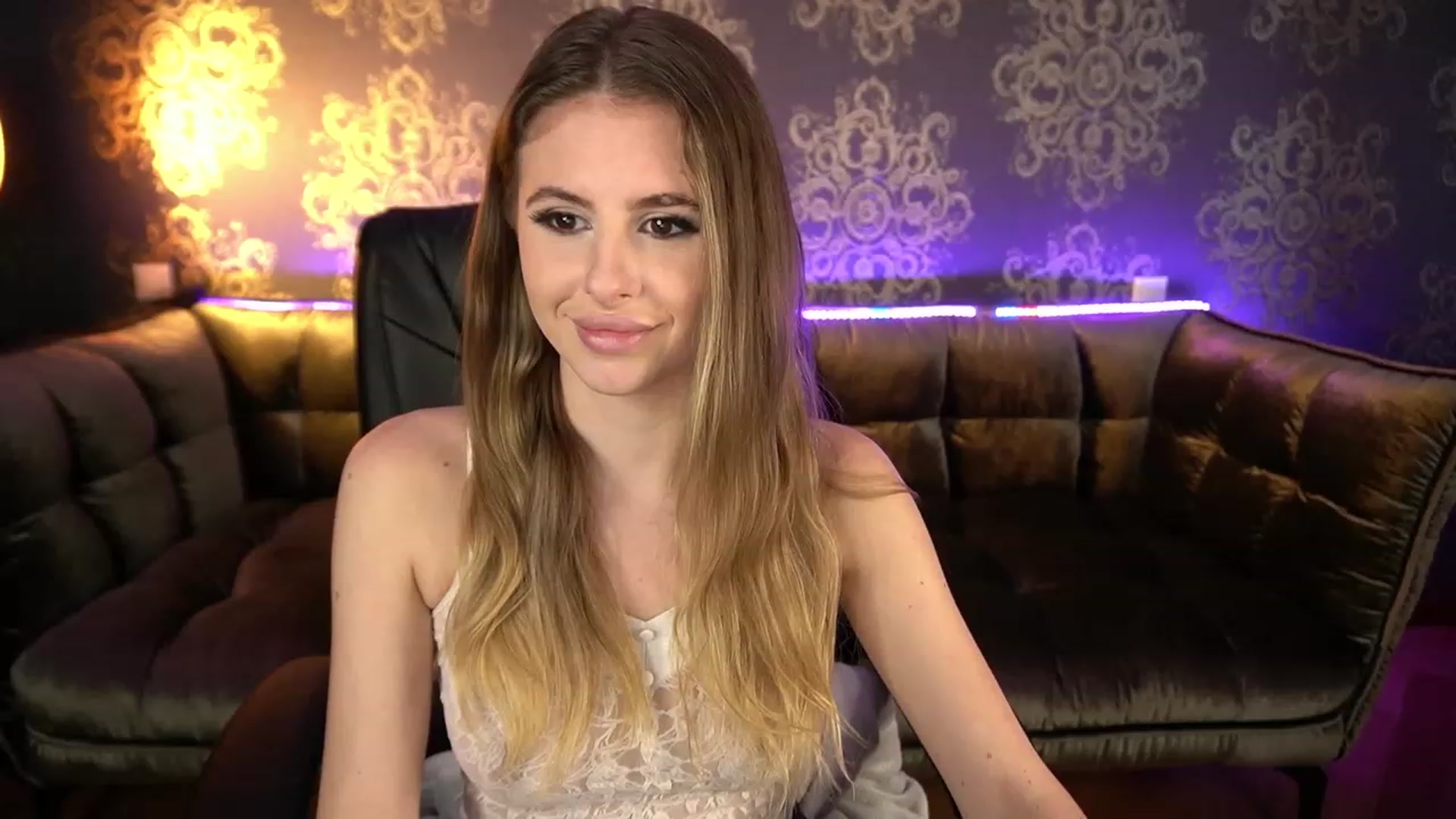 Gallery image thumbnail from MissGadriela's myfreecams stream on, 11/29/2022, 11:06 image 15 of 20