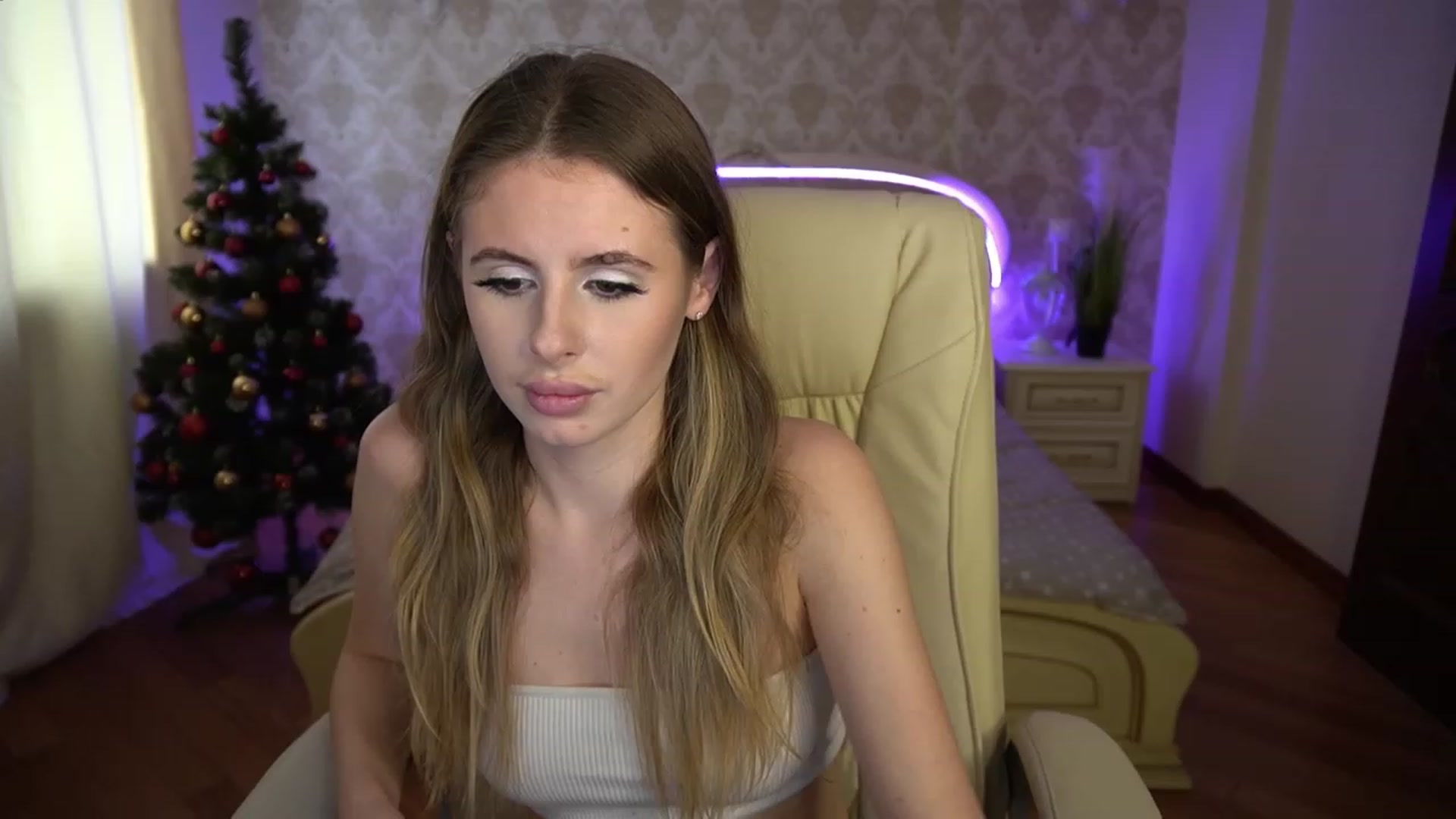 Gallery image thumbnail from MissGadriela's myfreecams stream on, 12/07/2022, 10:17 image 11 of 20