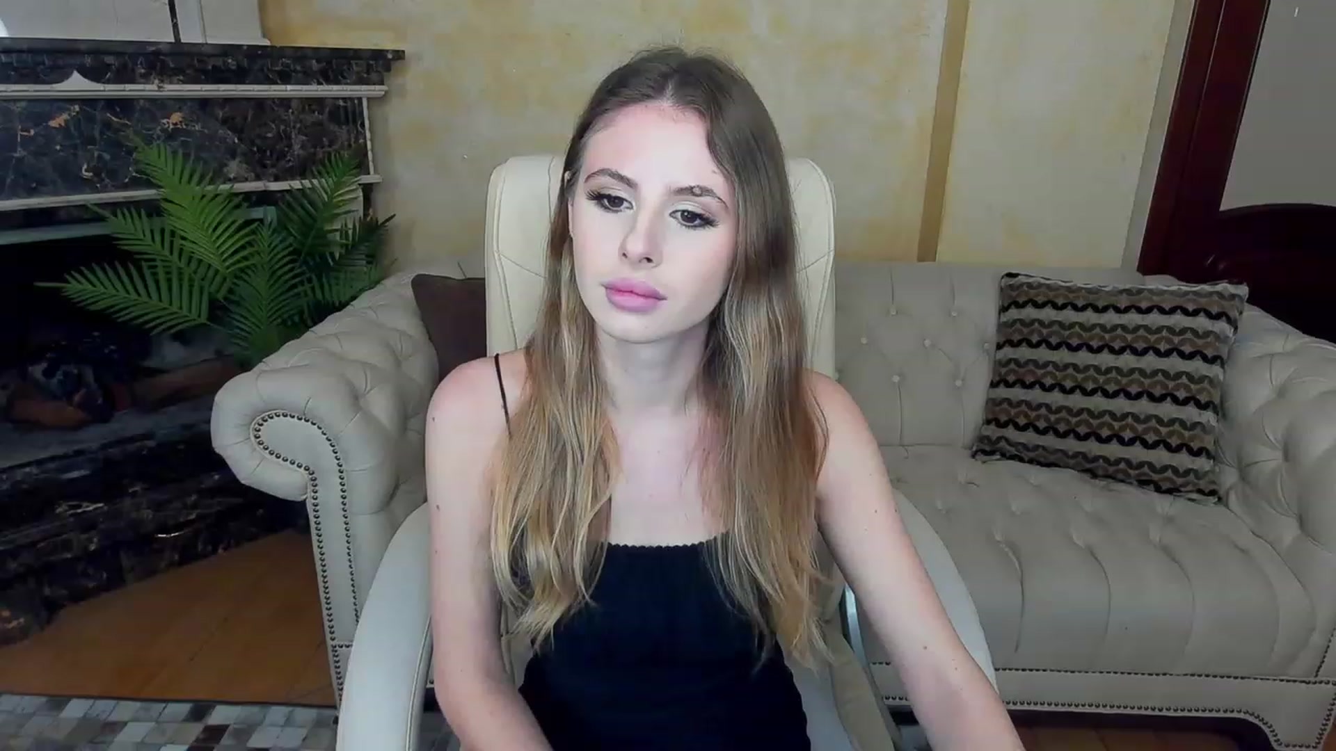 Gallery image thumbnail from MissGadriela's myfreecams stream on, 12/09/2022, 07:31 image 4 of 20
