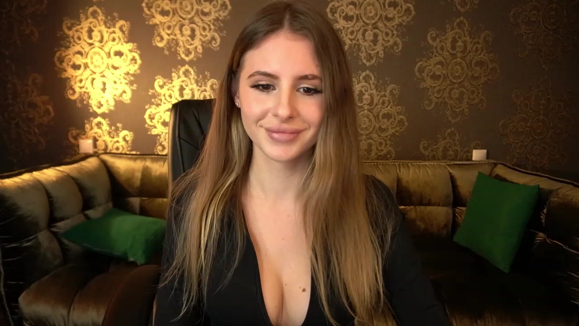 Gallery image thumbnail from MissGadriela's myfreecams stream on, 12/12/2022, 14:22 image 19 of 20