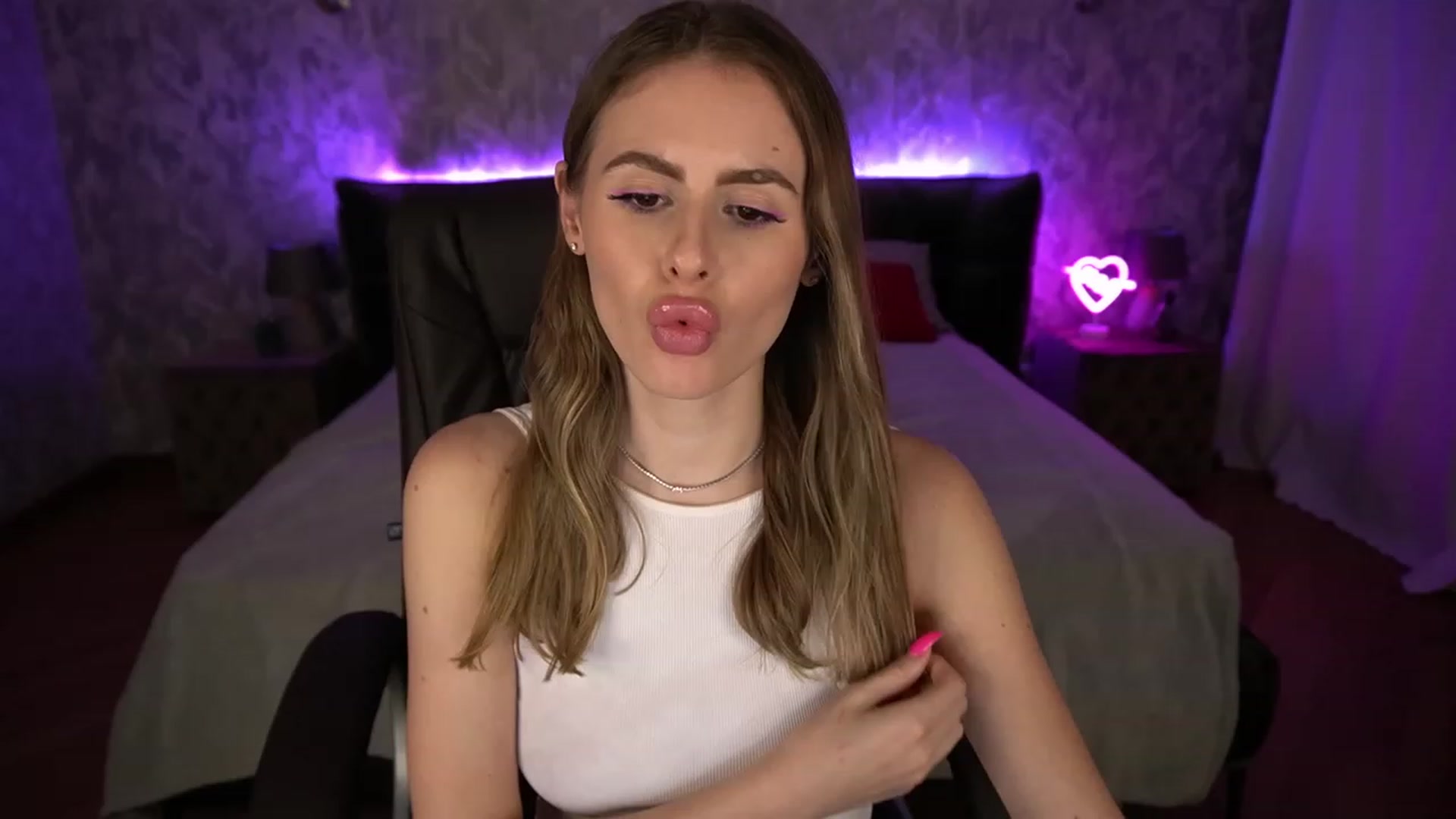 Gallery image thumbnail from MissGadriela's myfreecams stream on, 03/27/2023, 16:56 image 8 of 20