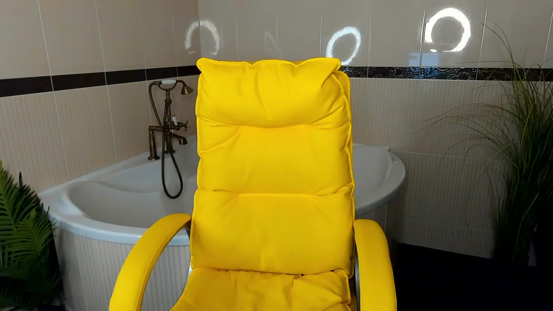 Gallery image thumbnail from MissGadriela's myfreecams stream on, 04/16/2023, 07:41 image 5 of 20