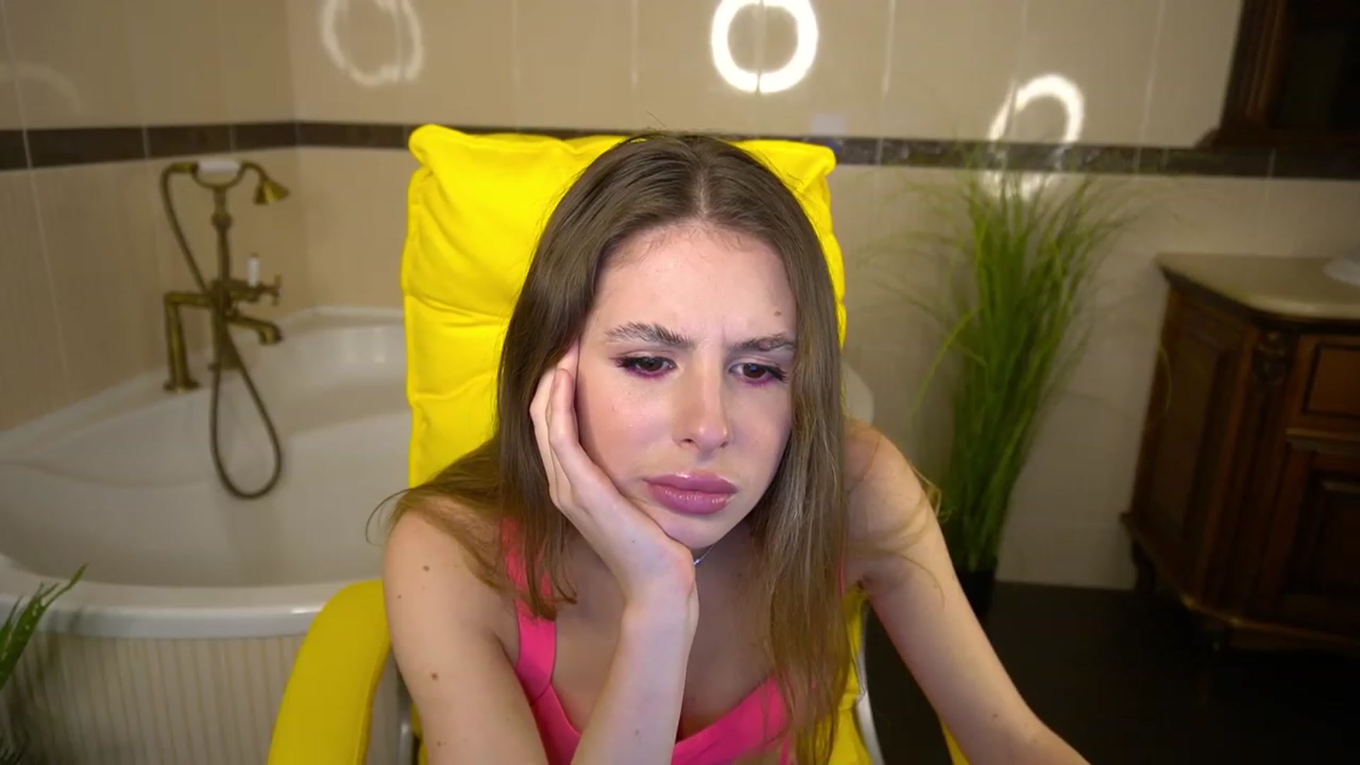 Gallery image thumbnail from MissGadriela's myfreecams stream on, 04/21/2023, 06:54 image 13 of 20