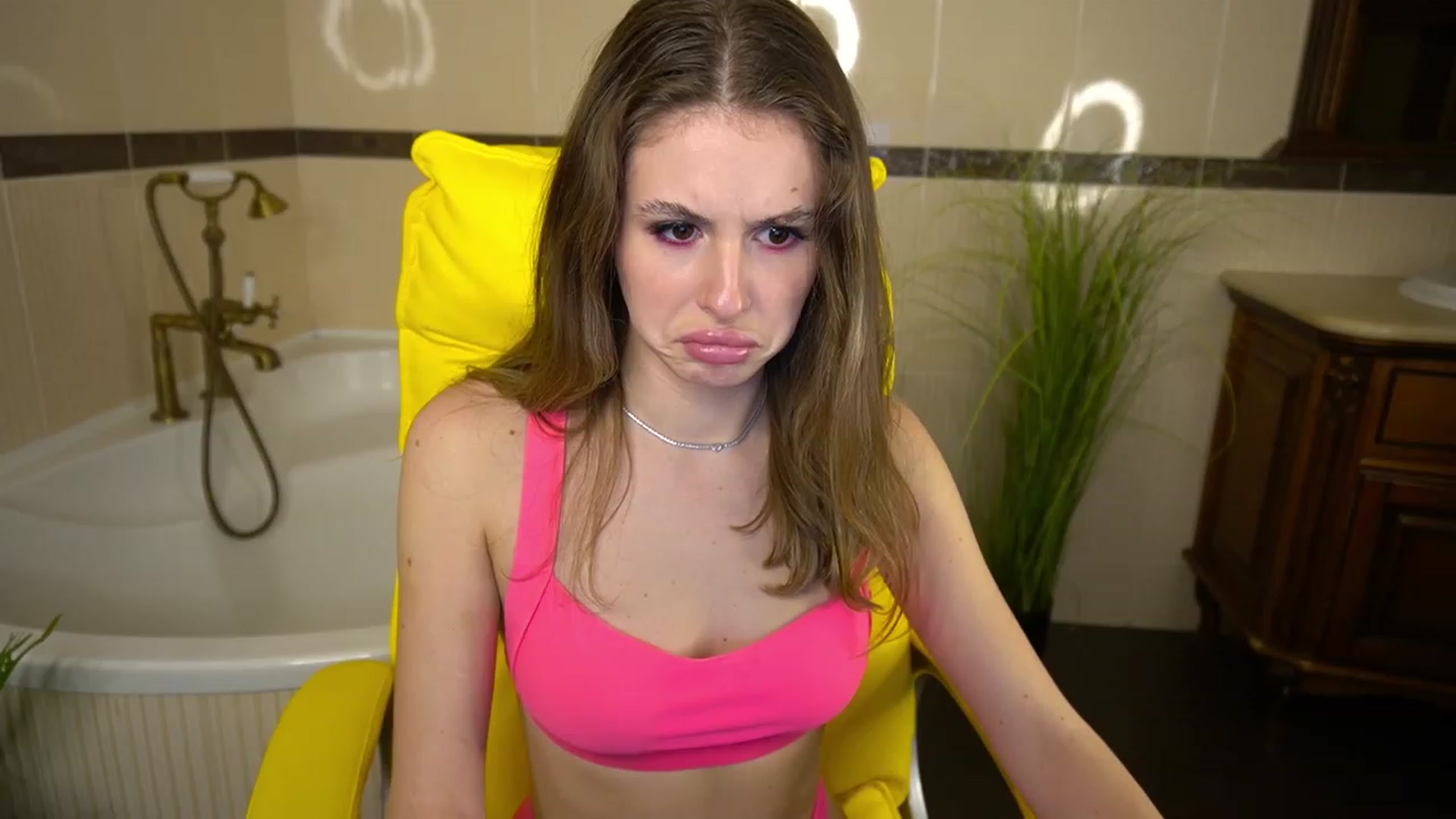 Gallery image thumbnail from MissGadriela's myfreecams stream on, 04/21/2023, 11:15 image 10 of 20