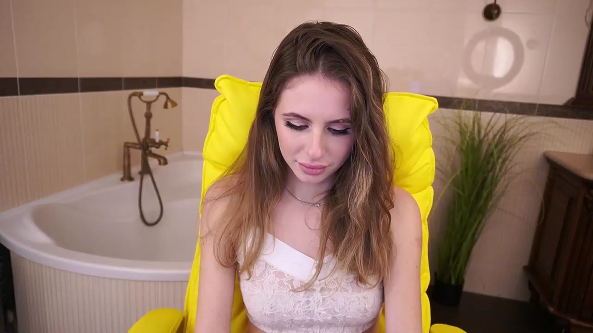 Gallery image thumbnail from MissGadriela's myfreecams stream on, 04/26/2023, 14:49 image 9 of 20