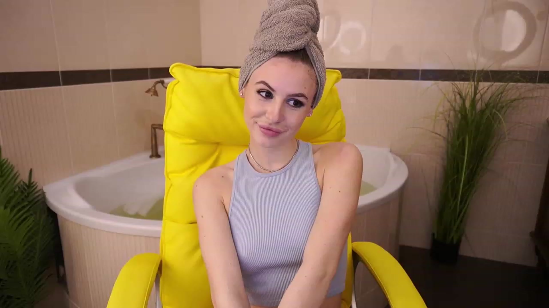 Gallery image thumbnail from MissGadriela's myfreecams stream on, 05/02/2023, 07:49 image 4 of 20