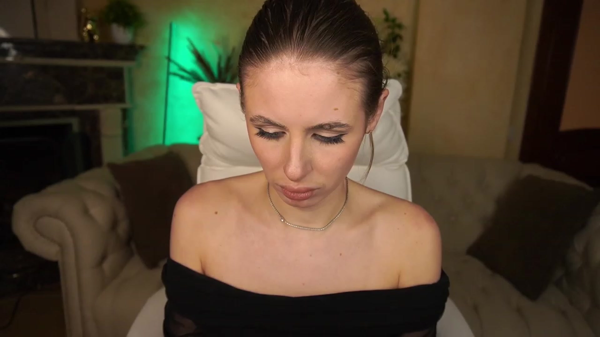 Gallery image thumbnail from MissGadriela's myfreecams stream on, 05/09/2023, 18:33 image 10 of 20