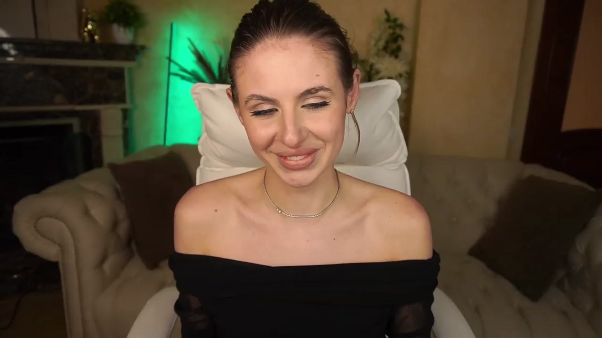 Gallery image thumbnail from MissGadriela's myfreecams stream on, 05/09/2023, 18:33 image 13 of 20