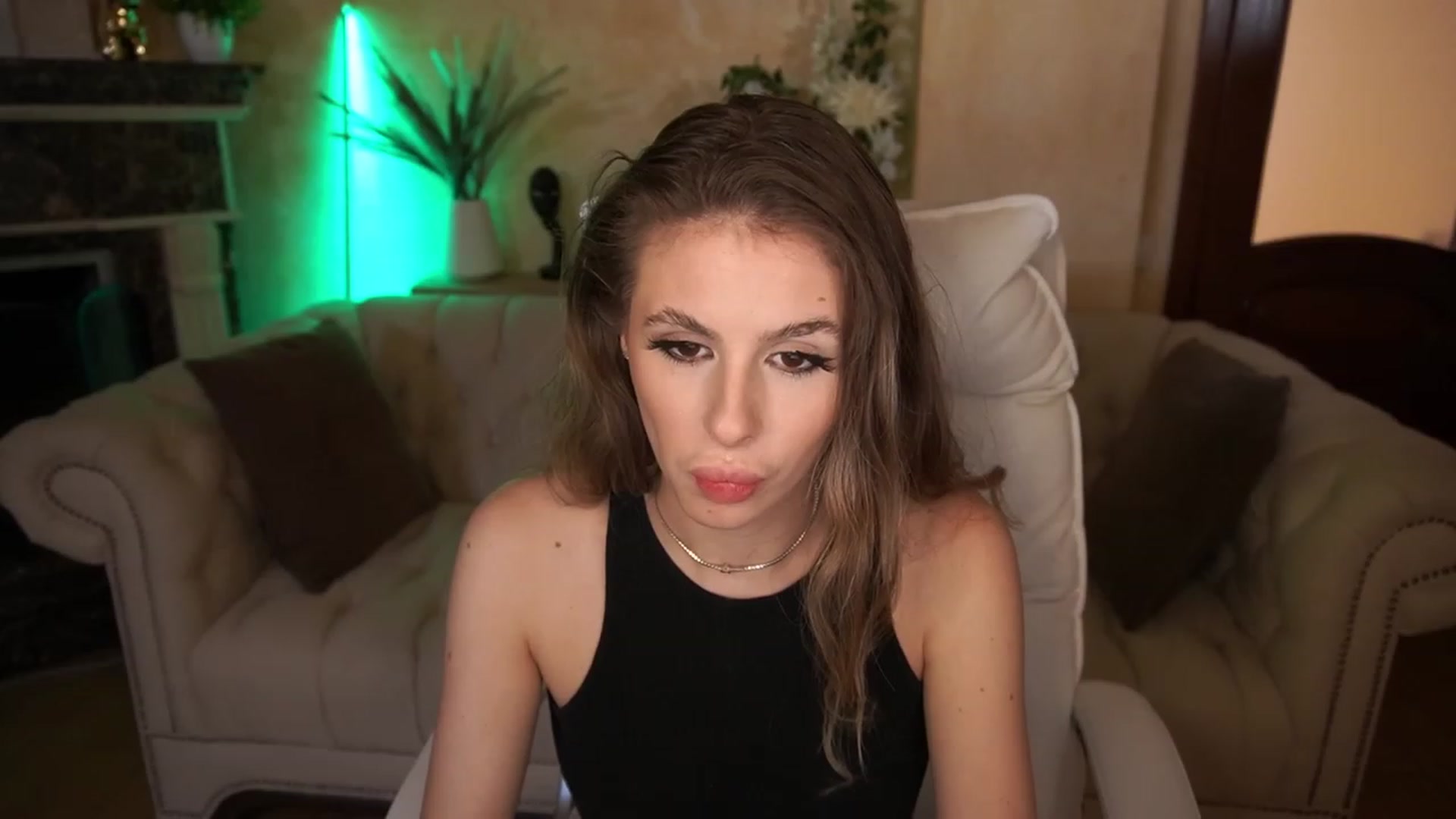 Gallery image thumbnail from MissGadriela's myfreecams stream on, 05/11/2023, 07:44 image 4 of 20