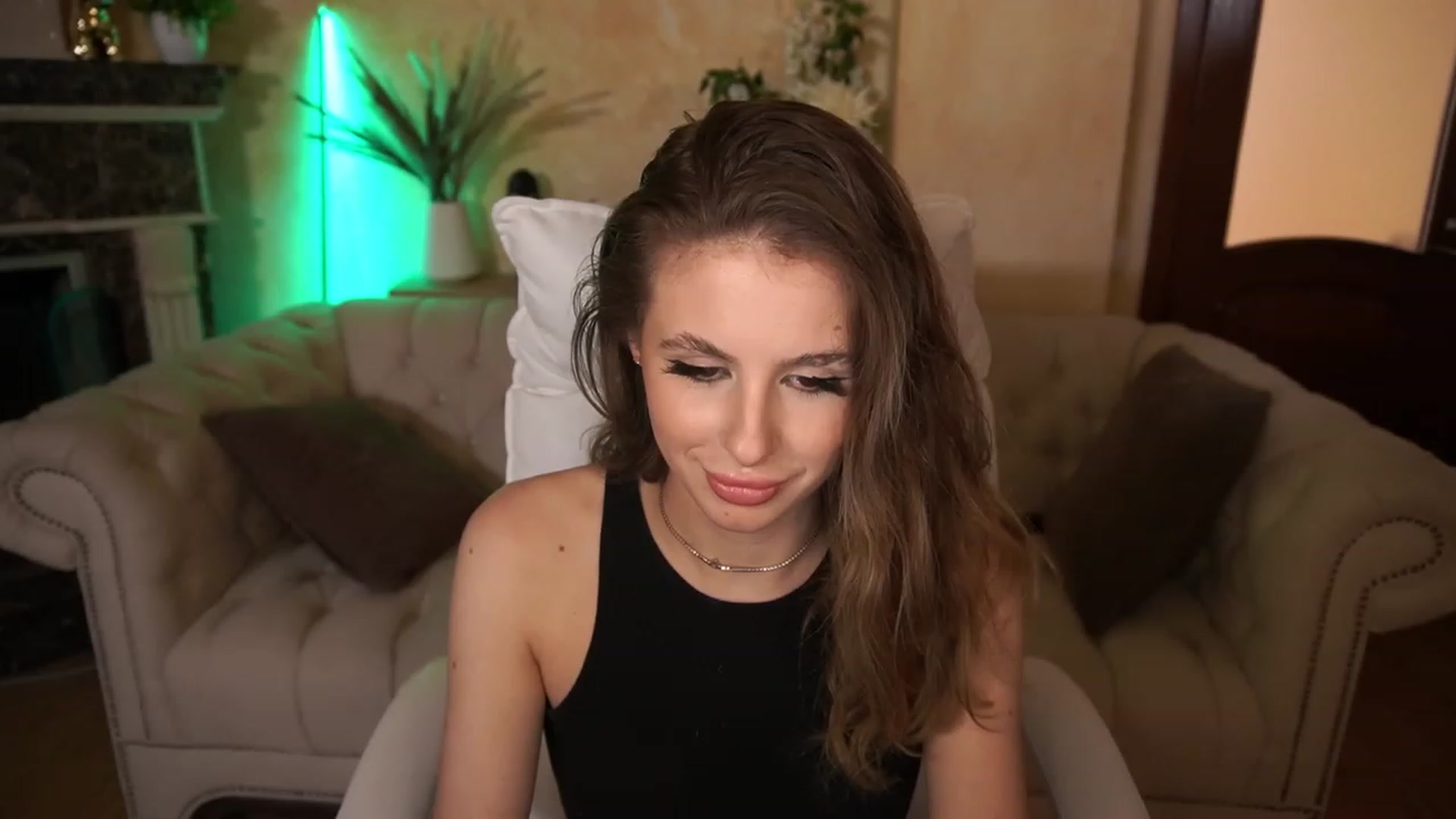 Gallery image thumbnail from MissGadriela's myfreecams stream on, 05/11/2023, 10:11 image 15 of 20