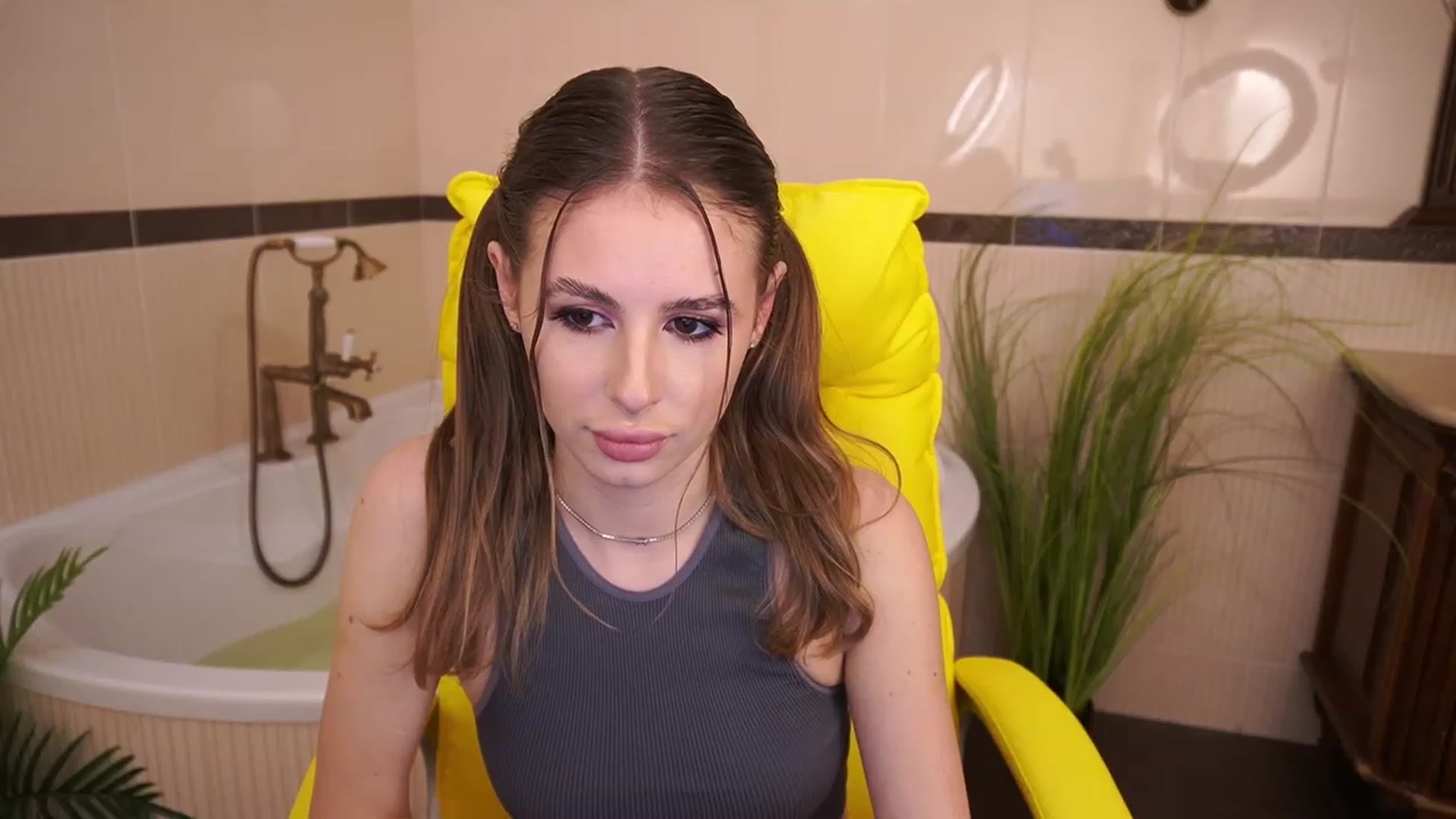 Gallery image thumbnail from MissGadriela's myfreecams stream on, 05/16/2023, 13:49 image 5 of 20