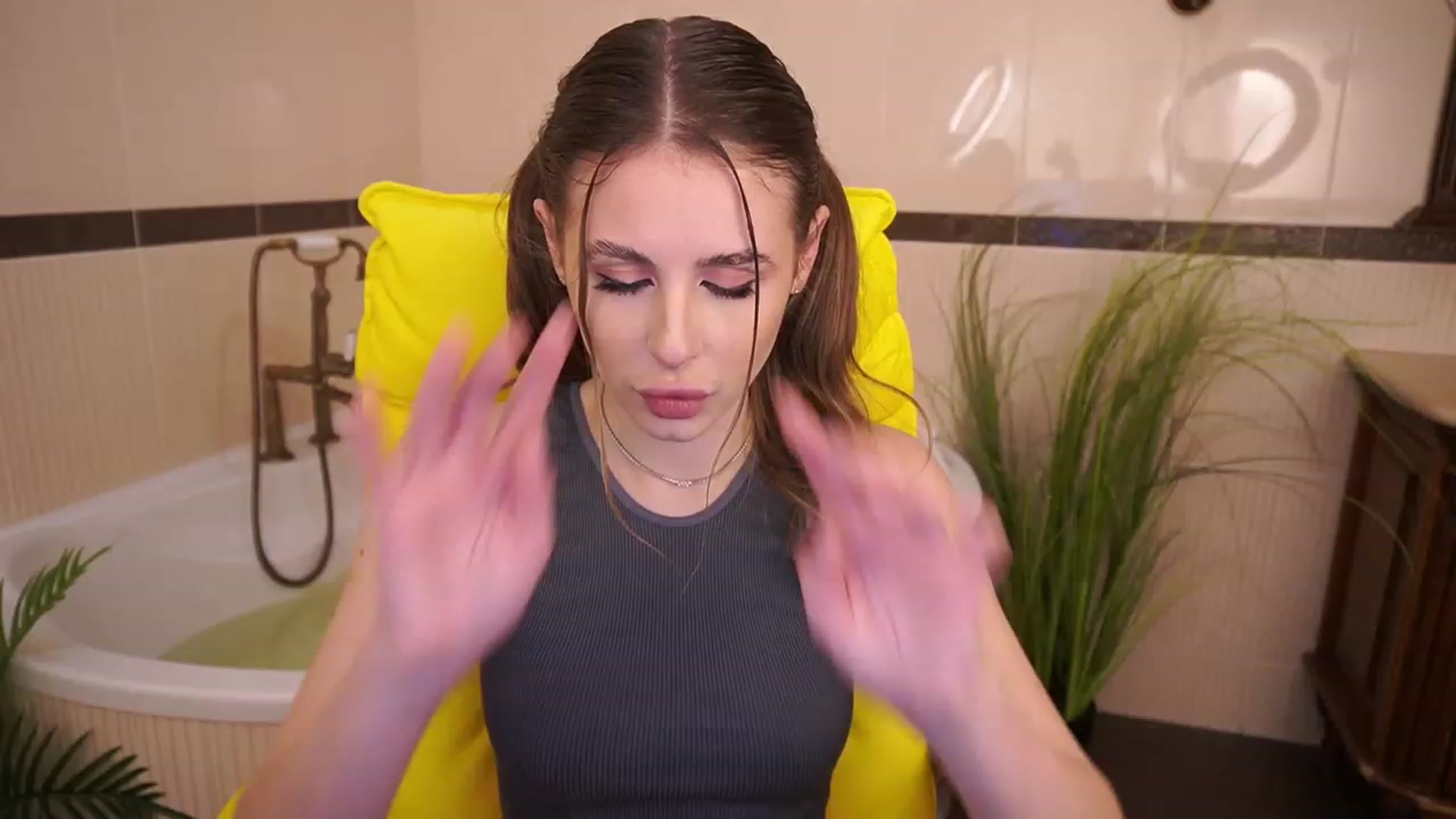 Gallery image thumbnail from MissGadriela's myfreecams stream on, 05/16/2023, 13:49 image 12 of 20