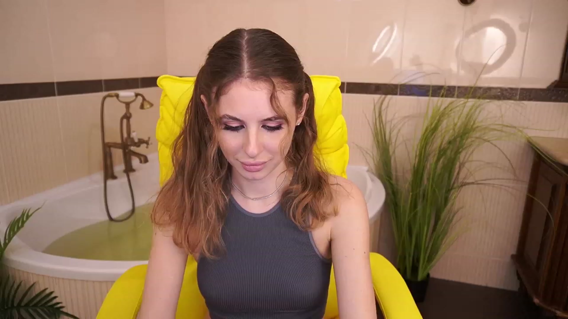 Gallery image thumbnail from MissGadriela's myfreecams stream on, 05/16/2023, 18:45 image 13 of 20