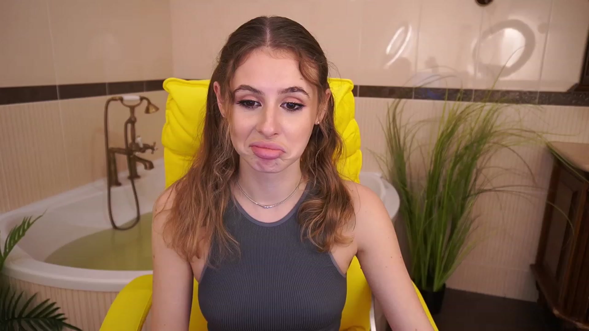 Gallery image thumbnail from MissGadriela's myfreecams stream on, 05/16/2023, 18:45 image 11 of 20