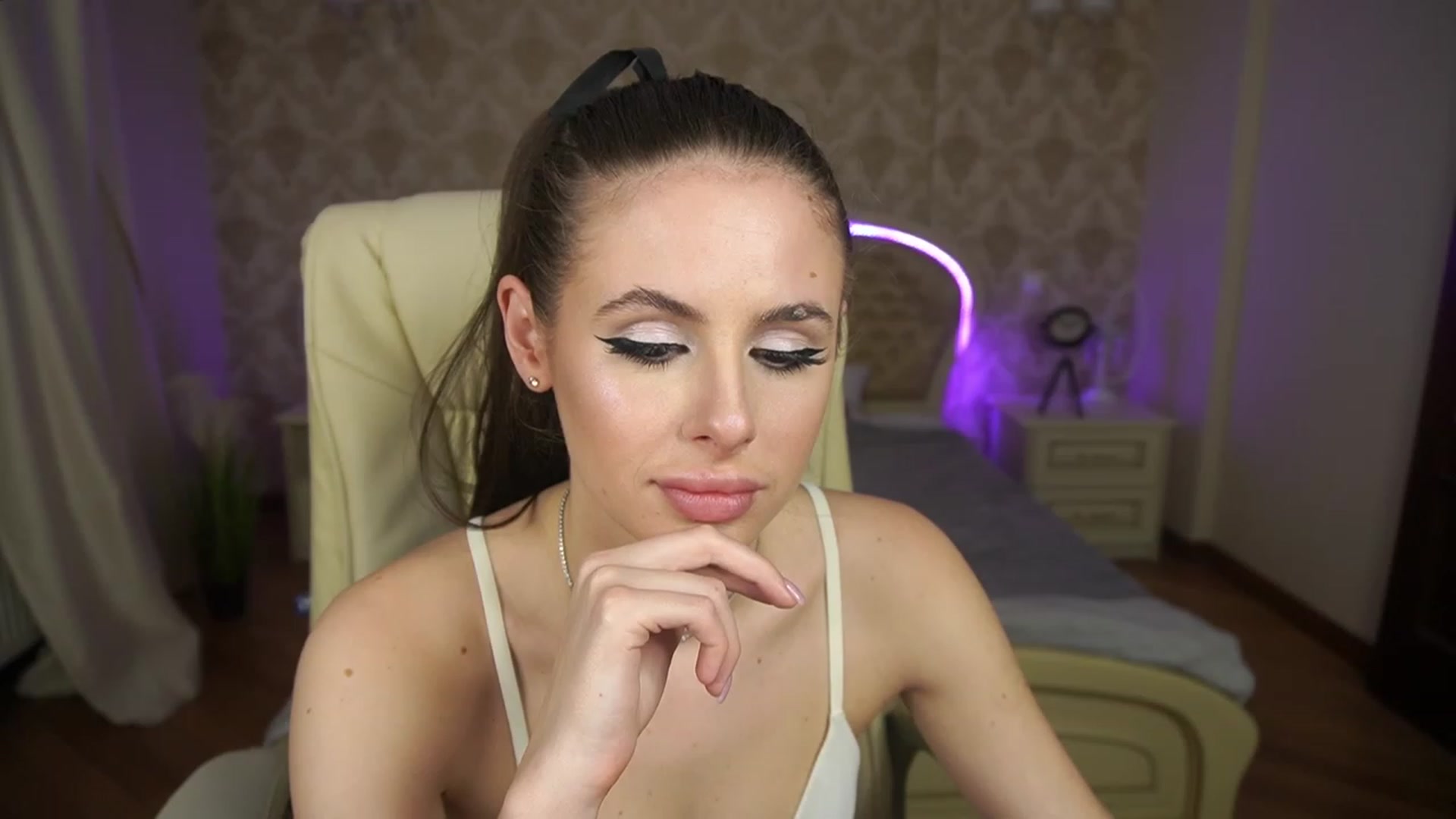 Gallery image thumbnail from MissGadriela's myfreecams stream on, 05/19/2023, 22:07 image 8 of 20