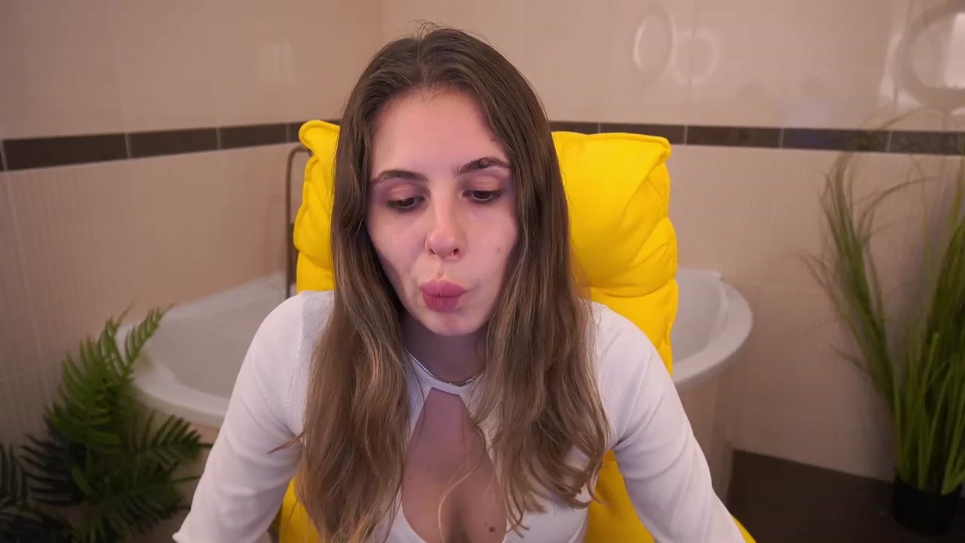 Gallery image thumbnail from MissGadriela's myfreecams stream on, 05/24/2023, 16:08 image 9 of 20