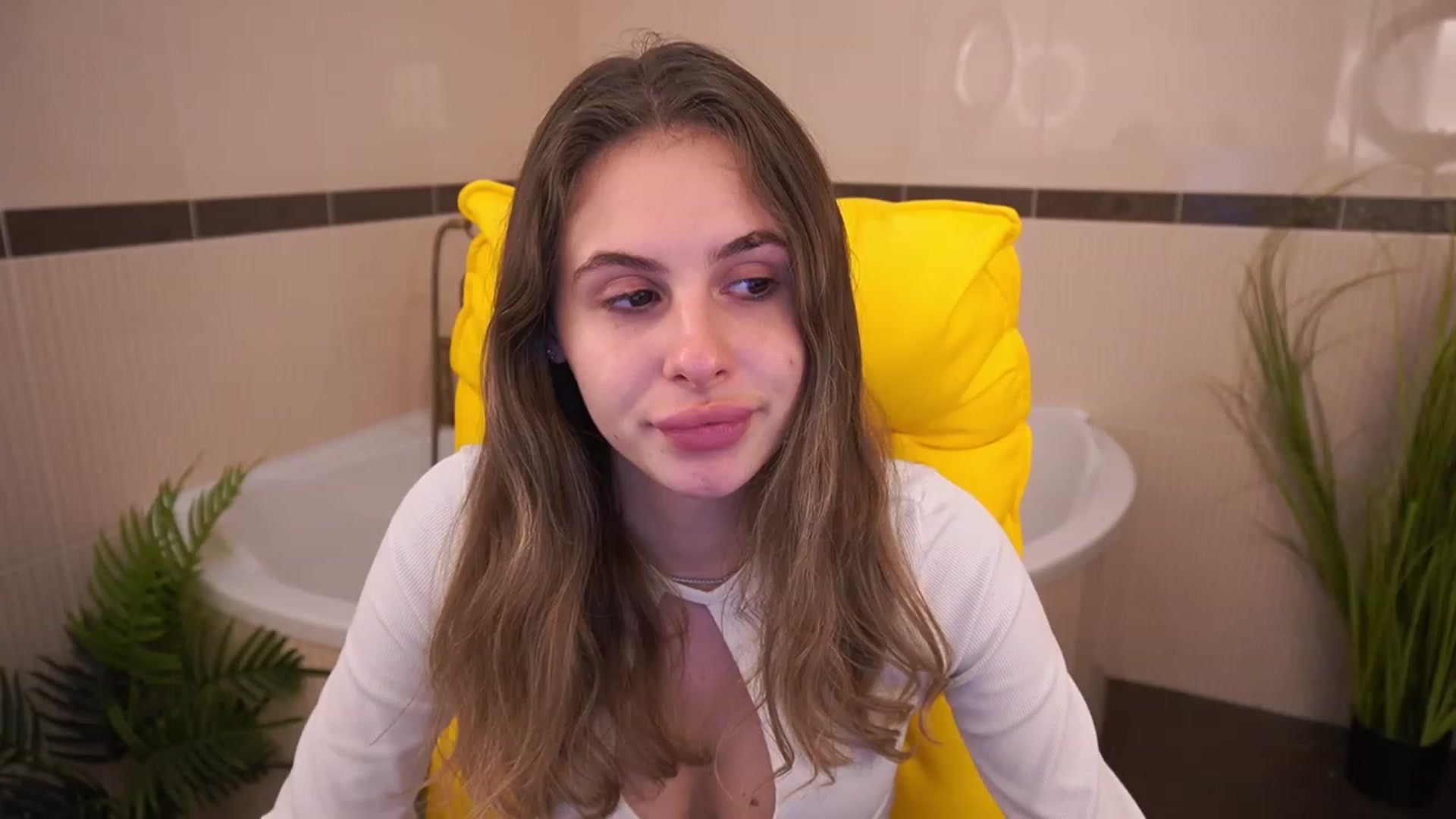 Gallery image thumbnail from MissGadriela's myfreecams stream on, 05/24/2023, 16:08 image 8 of 20