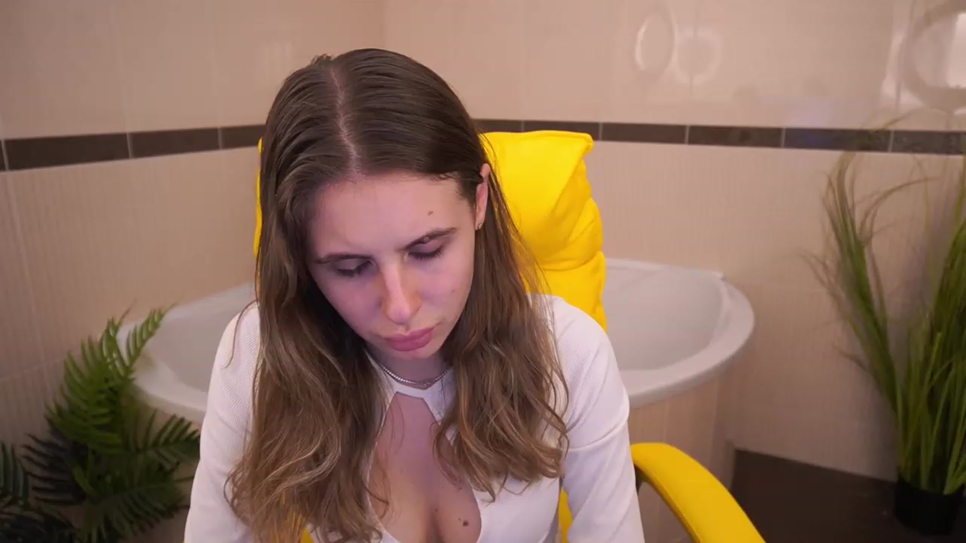 Gallery image thumbnail from MissGadriela's myfreecams stream on, 05/24/2023, 19:00 image 16 of 20