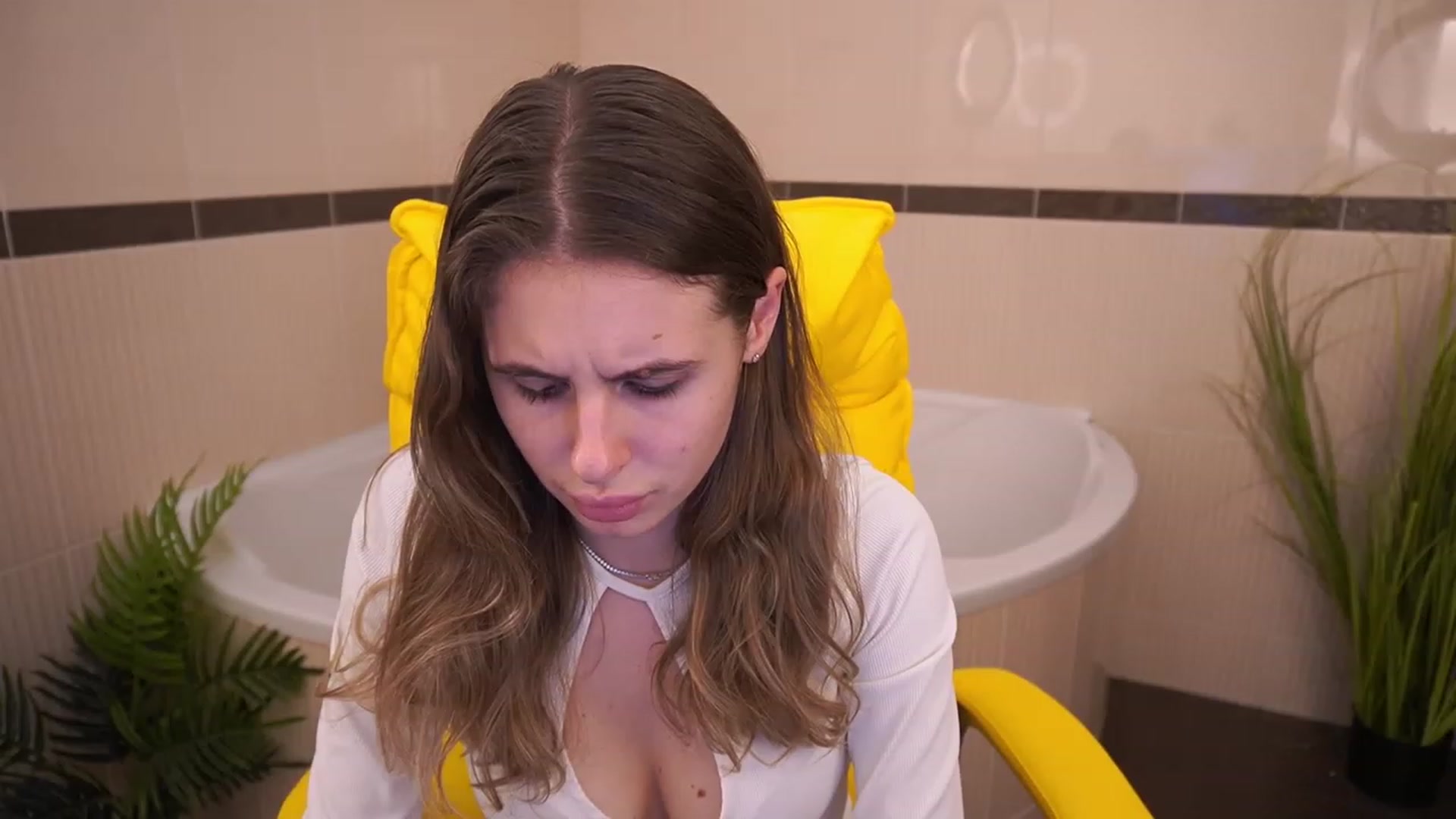Gallery image thumbnail from MissGadriela's myfreecams stream on, 05/24/2023, 19:00 image 15 of 20