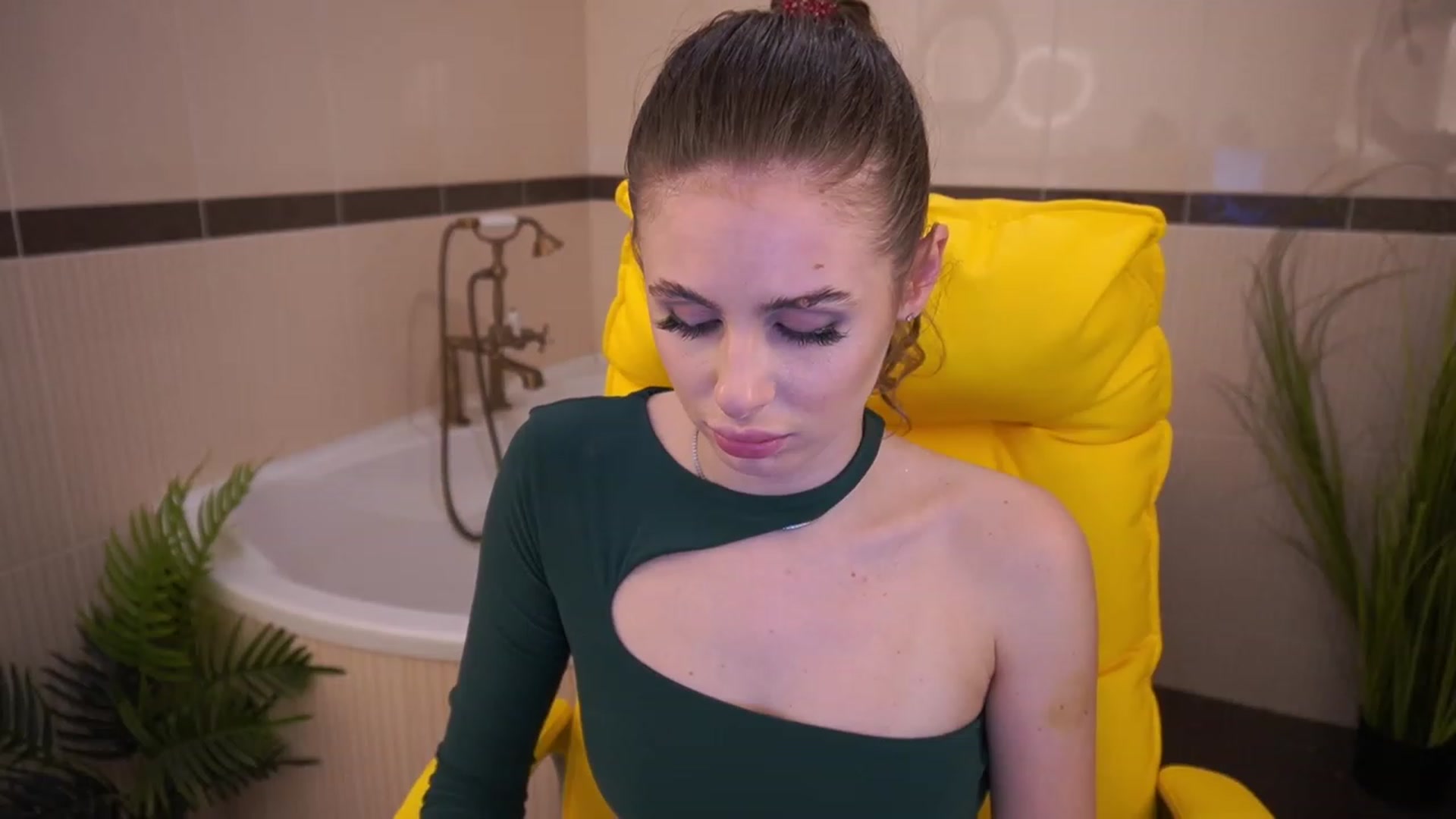 Gallery image thumbnail from MissGadriela's myfreecams stream on, 05/25/2023, 08:56 image 4 of 20
