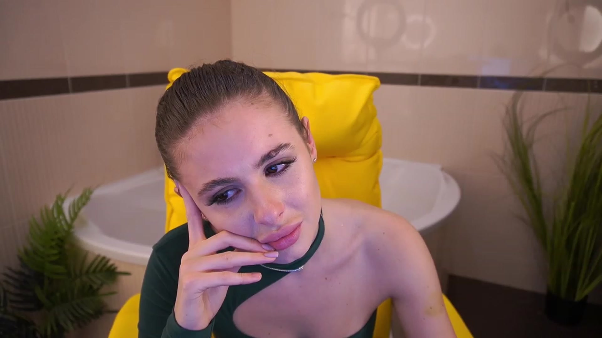 Gallery image thumbnail from MissGadriela's myfreecams stream on, 05/25/2023, 11:40 image 10 of 20