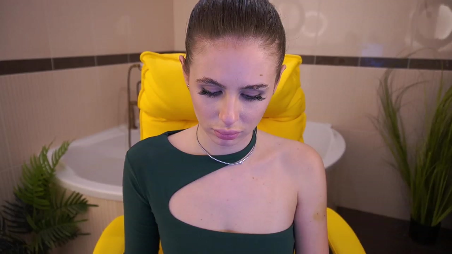Gallery image thumbnail from MissGadriela's myfreecams stream on, 05/25/2023, 11:40 image 16 of 20