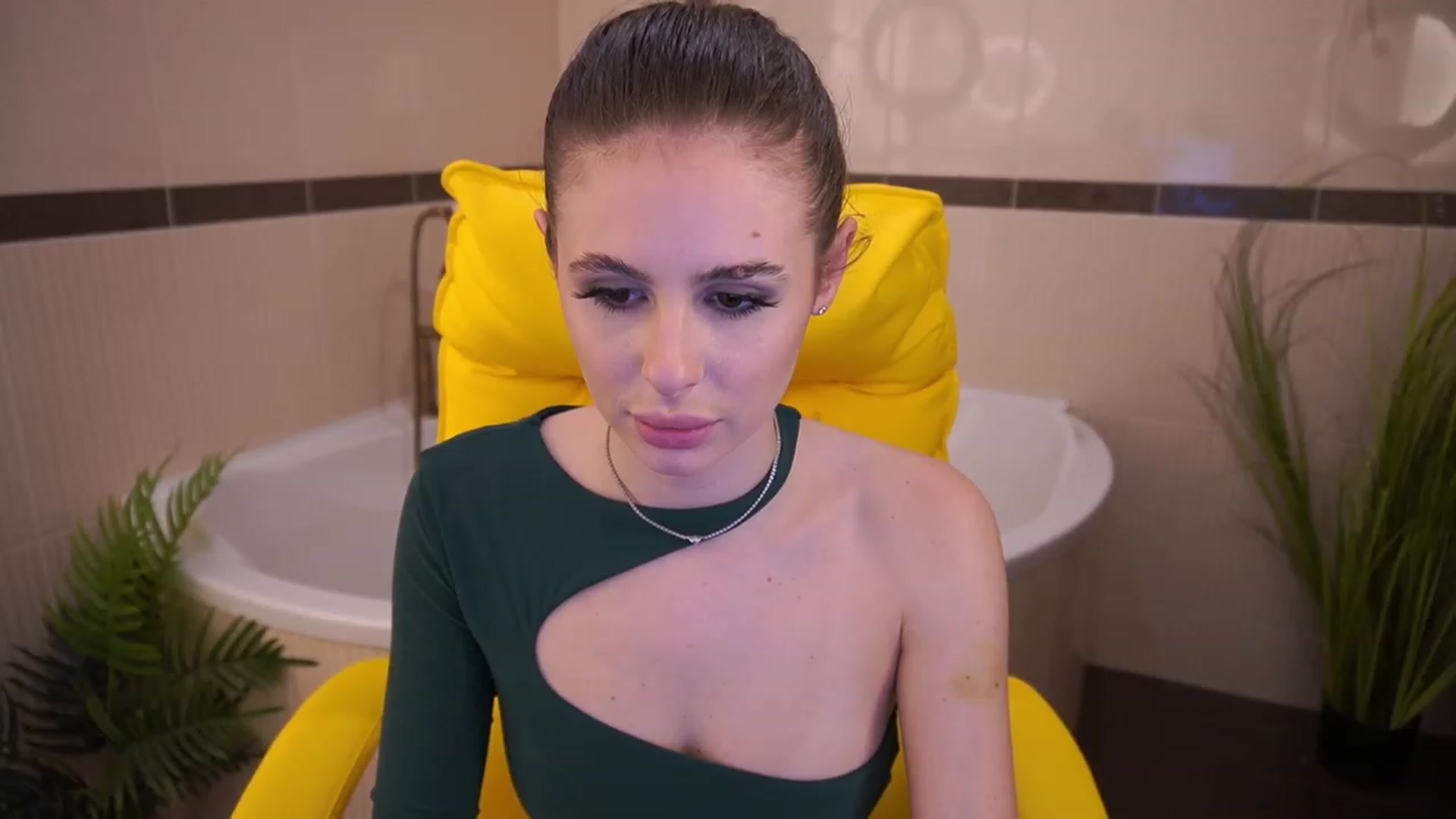 Gallery image thumbnail from MissGadriela's myfreecams stream on, 05/25/2023, 11:40 image 1 of 20
